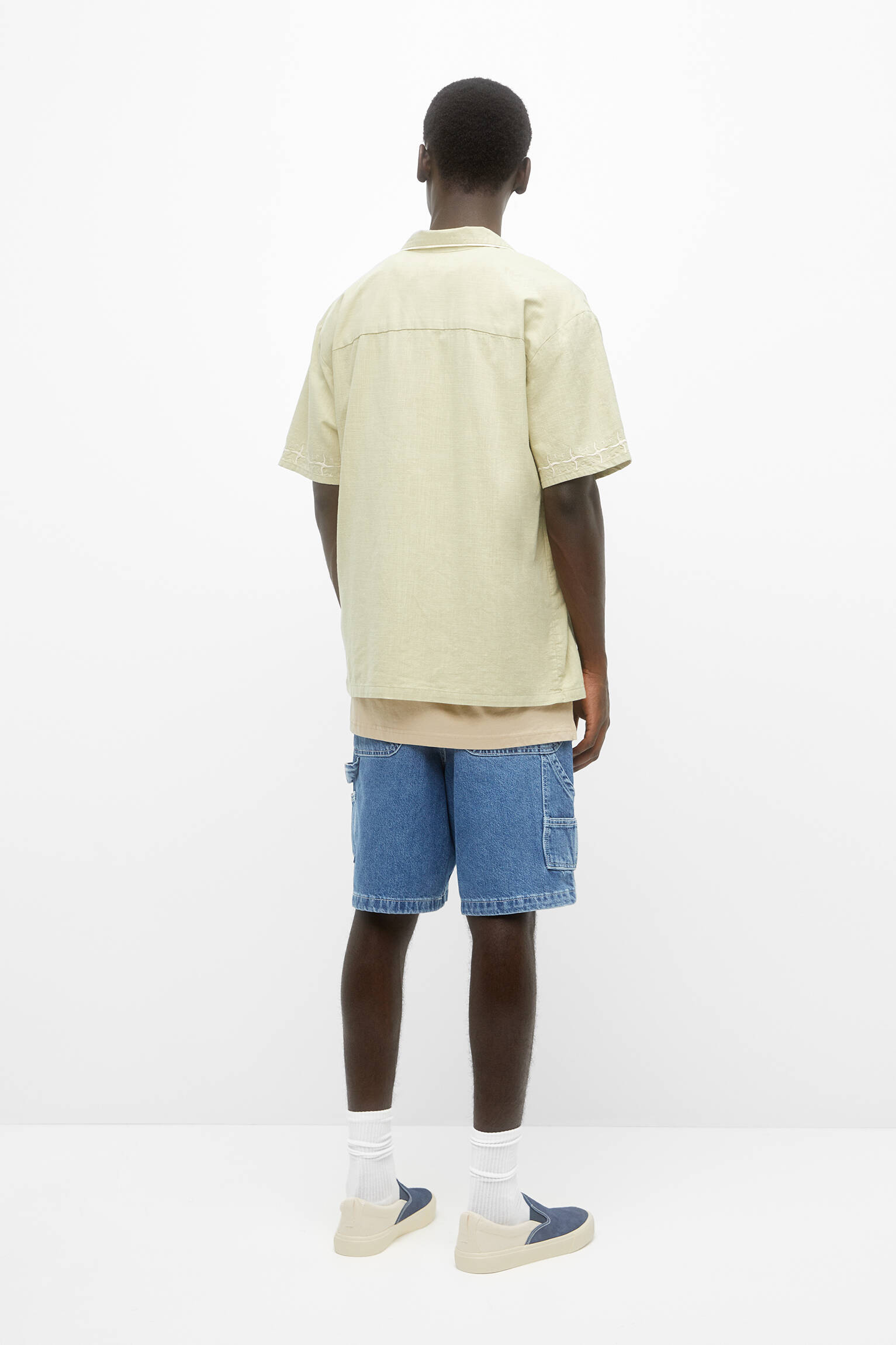 CAMISA DE MANGA CURTA COM BOLSOS - VERDE
