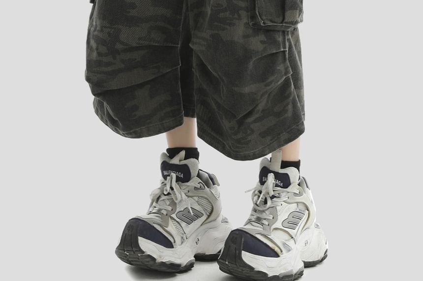 INStudio - Mid Rise Camouflage Capri-cargobroek met wijde pijpen