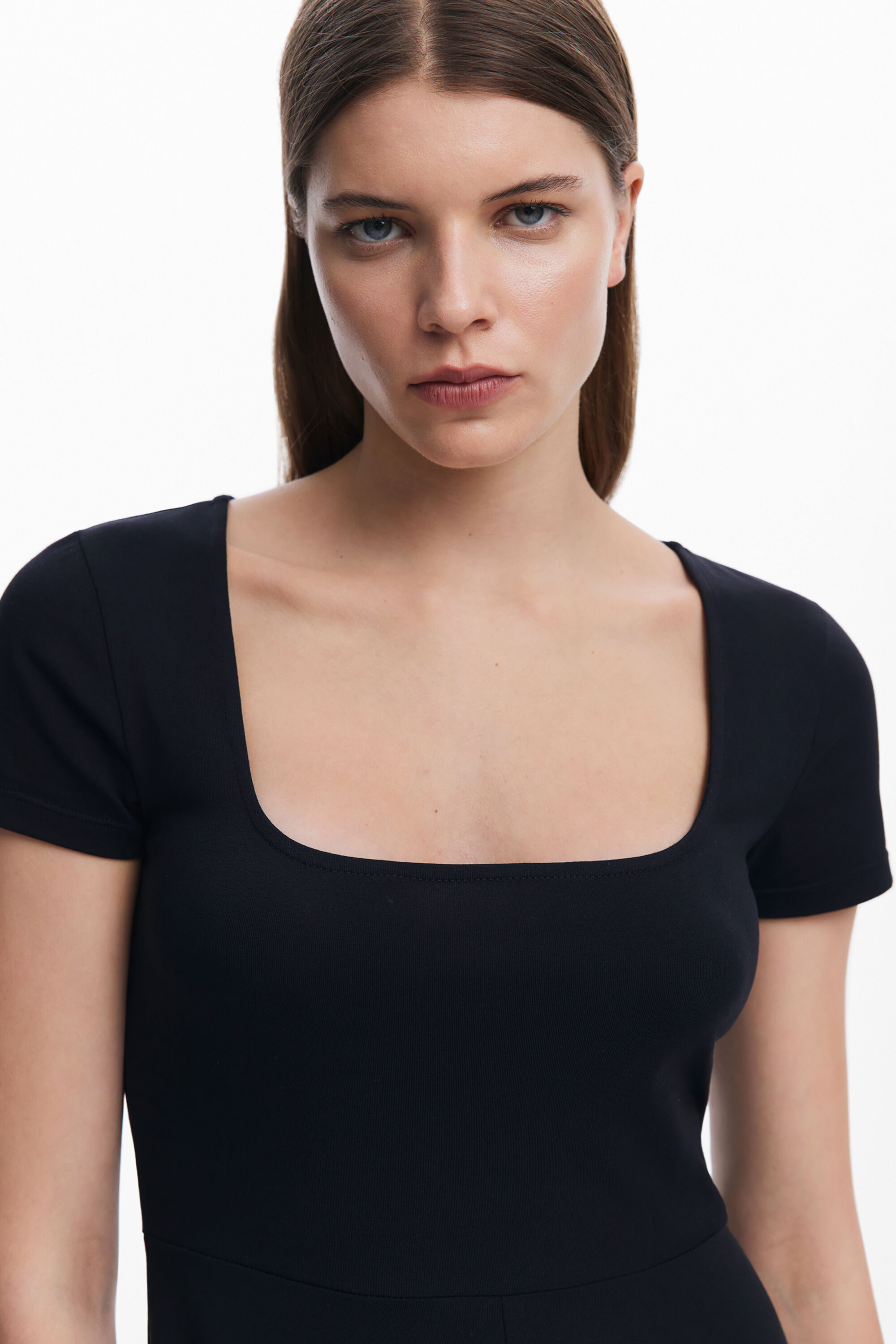 Vestido midi decotado