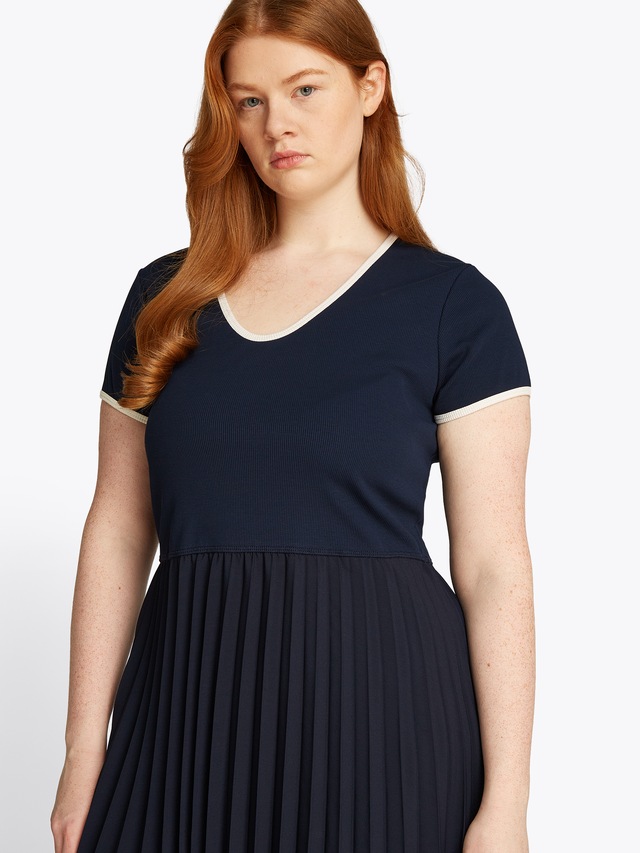 Tommy Hilfiger Curve Blusenkleid »CRV CONTRAST SOFT V-NK DRESS« in Grossen Grössen, mit tiefem Rundausschnitt