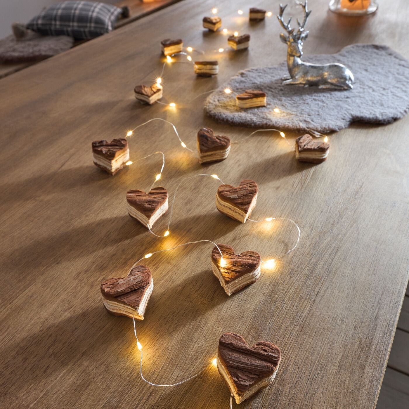 Angela BrudererLED-Lichterkette «Holzherzchen»