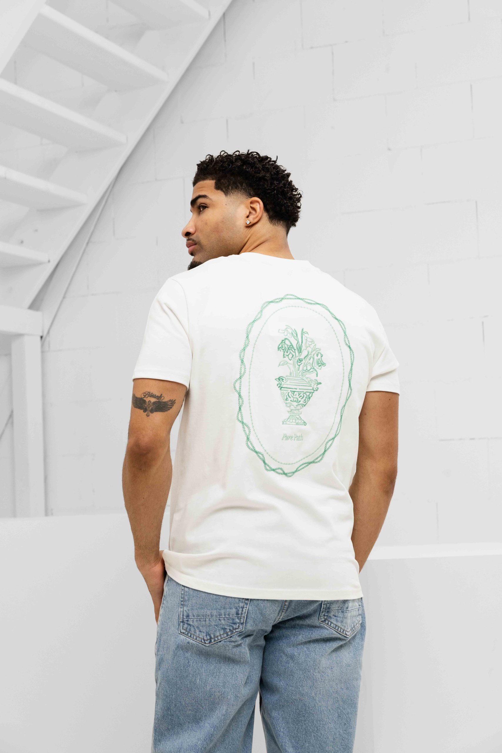 Pure Path Embroidered Vase T-Shirt Heren Gebroken Wit
