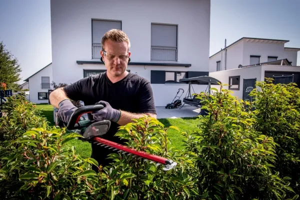 Metabo HS 18 LTX 55 - Hæktrimmer - ledningfri - 18 V - 2600 spm - 55 cm - 53 cm - Skærekapacitet 19 mm - 2.2 kg (batteri og oplader medfølger ikke) - SOLO