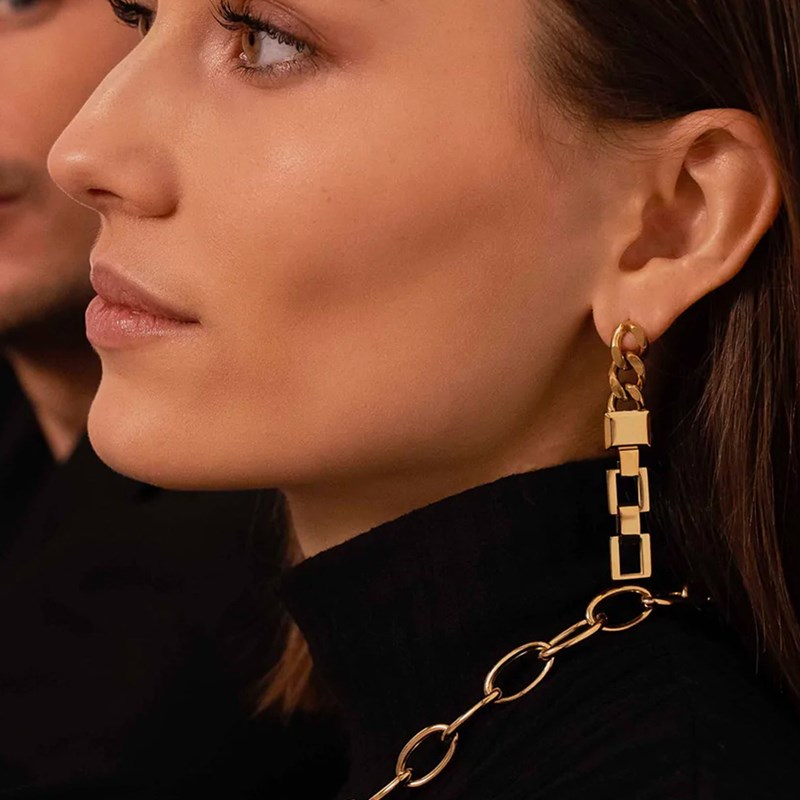 Boucles d'oreilles en acier doré composée de différentes mailles
