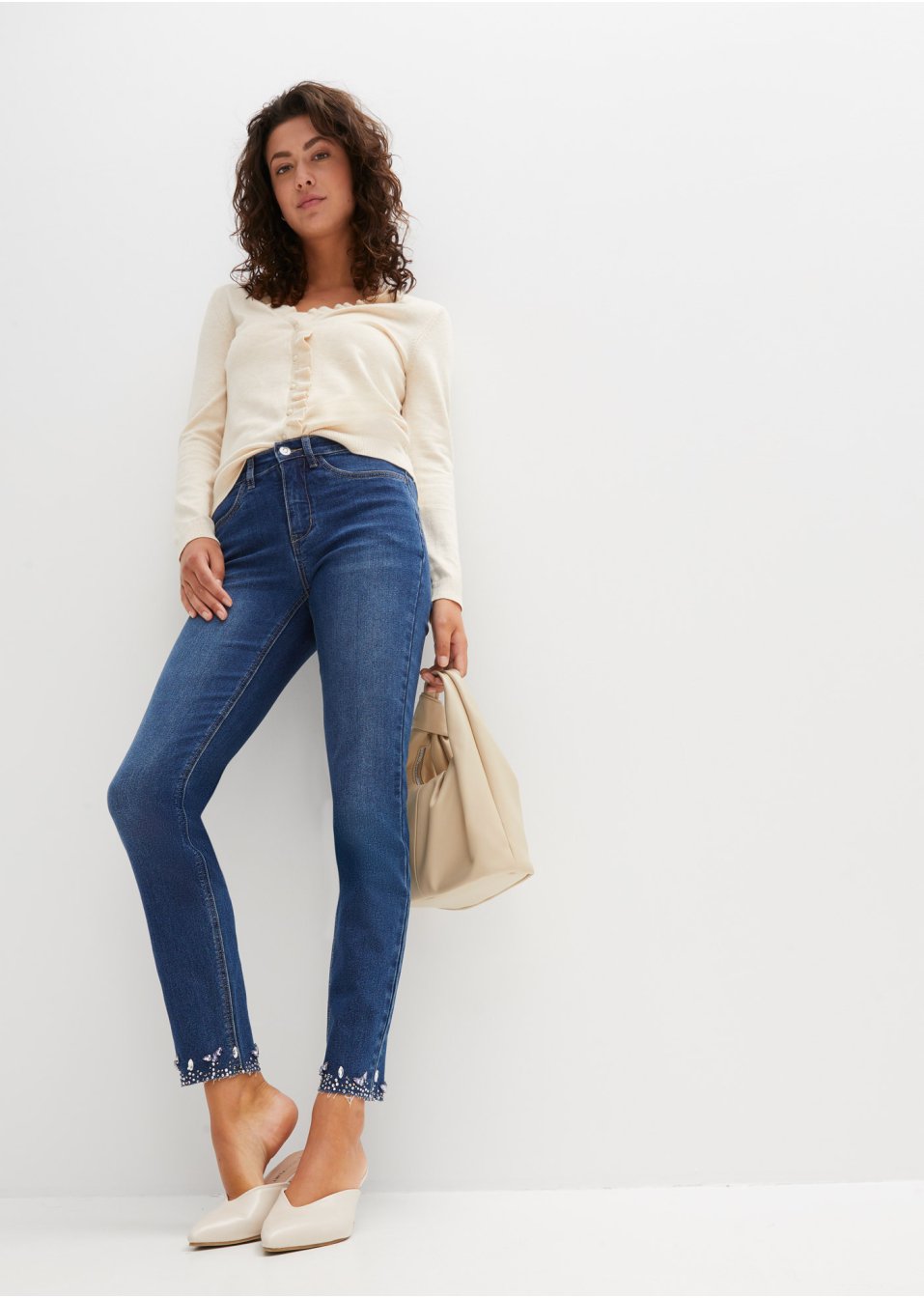 Jean extensible avec strass appliqués