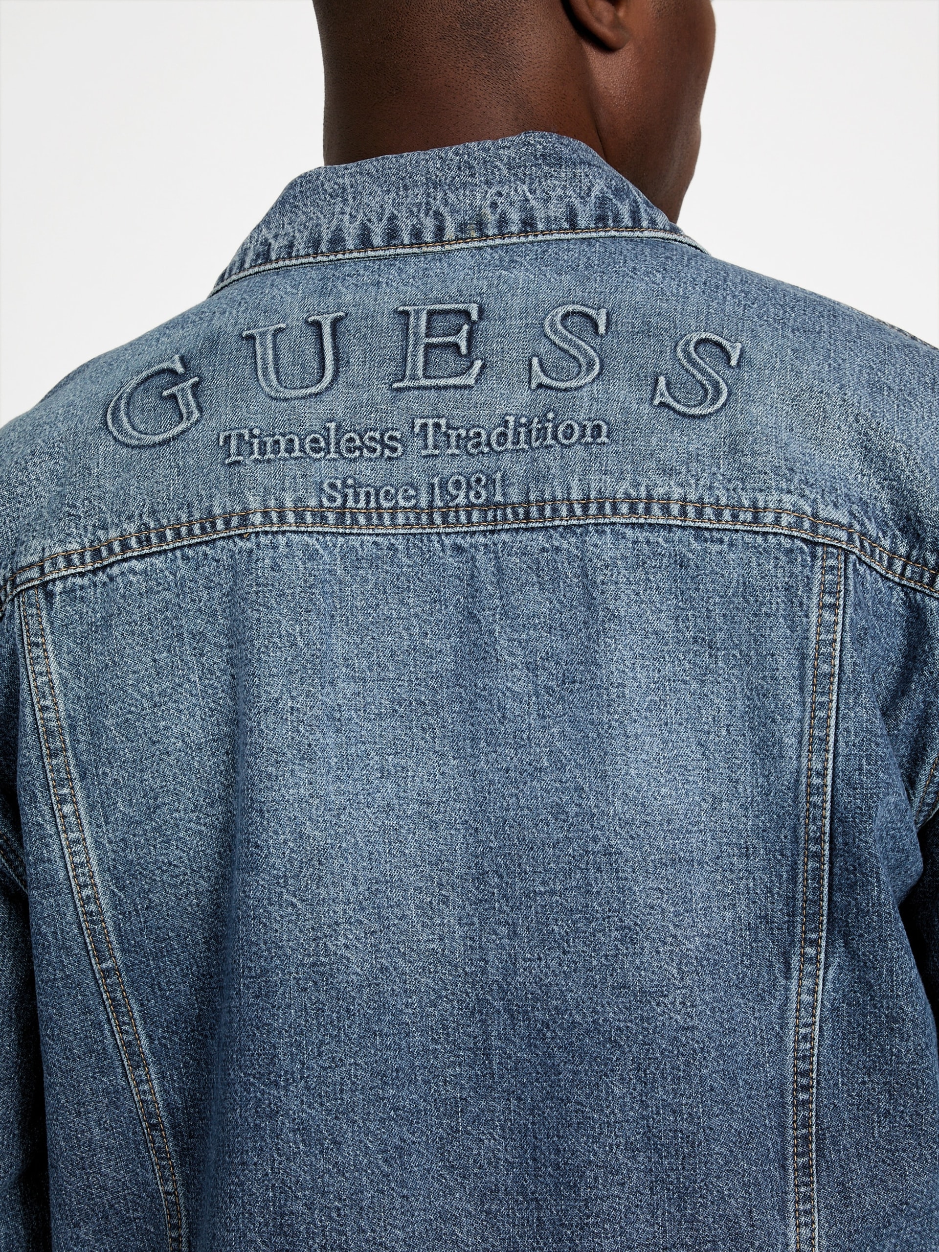 Jaqueta jeans estilo caminhoneiro com modelagem relaxada