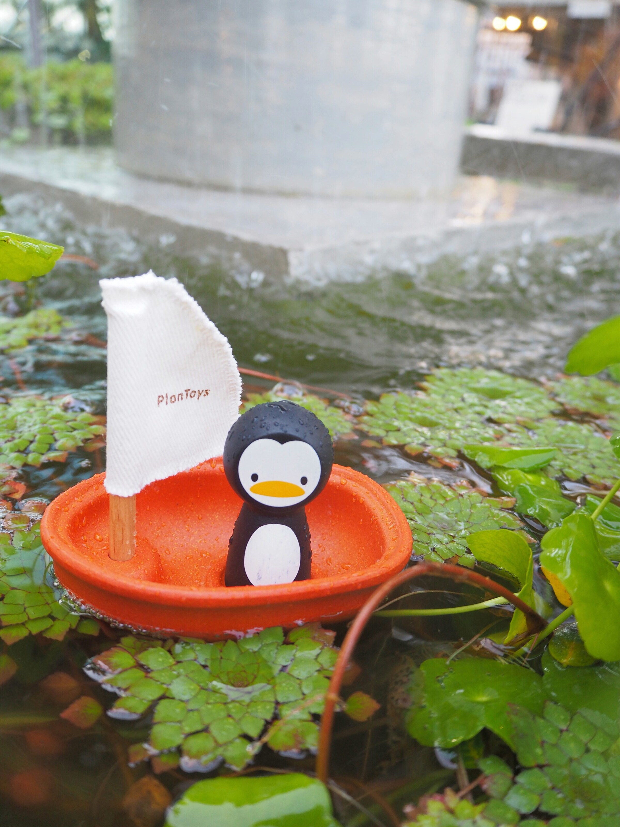 PlanToys Segelboot Pinguin