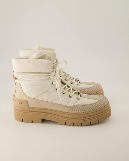 Tommy Hilfiger TH Monogram Outdoor Boot Winterstiefel in Weiß