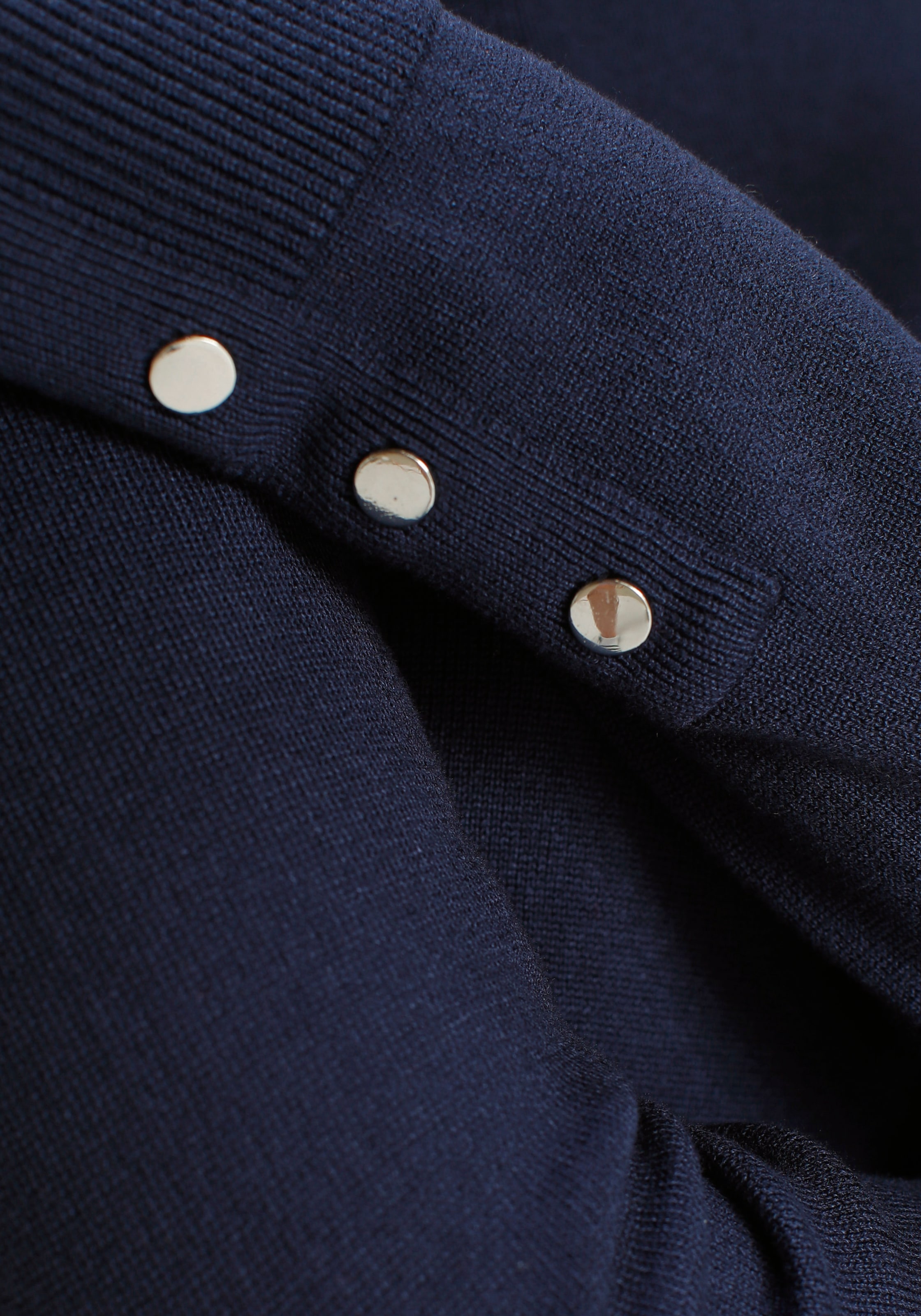 Tamaris Rollkragenpullover , in enger Form mit Knopfdetails