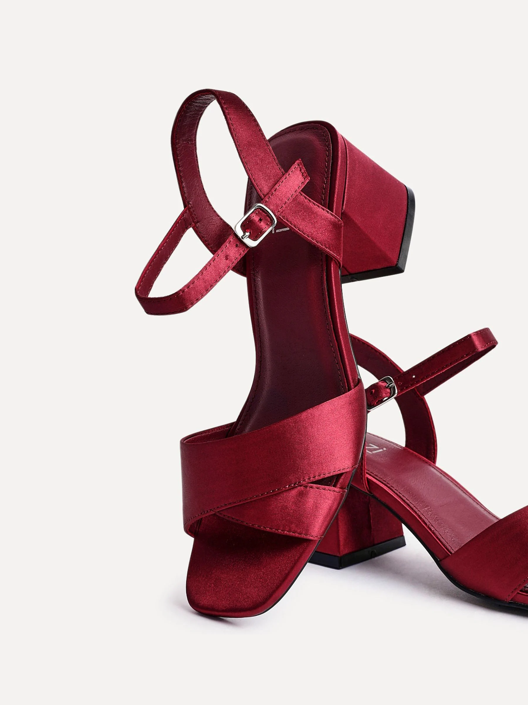 Rood - Linzi Wide Fit Vivian Heeled Sandals With Crossover Front Strap