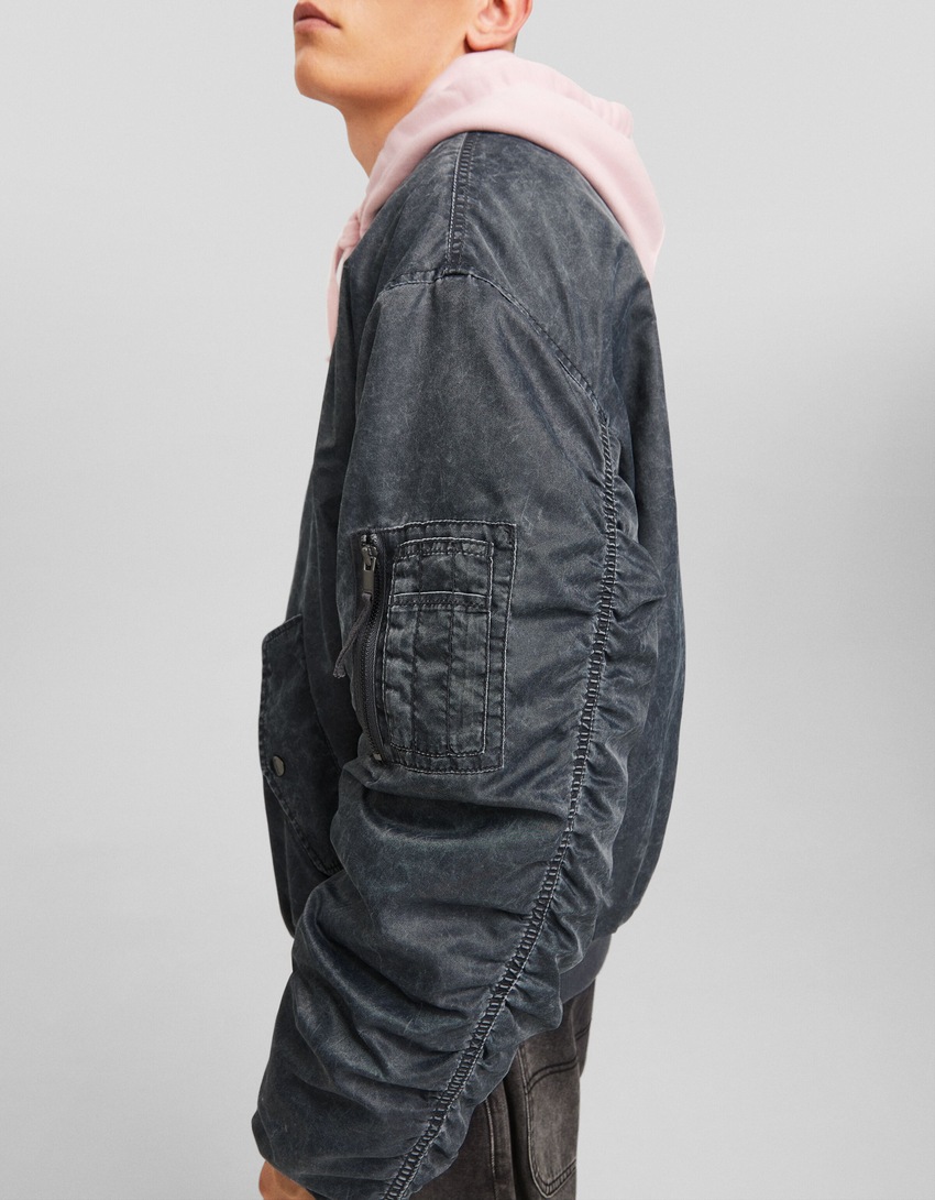 Jaqueta bomber de nylon desbotada