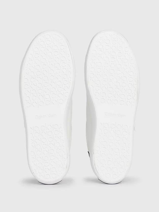 Tênis de couro com velcro