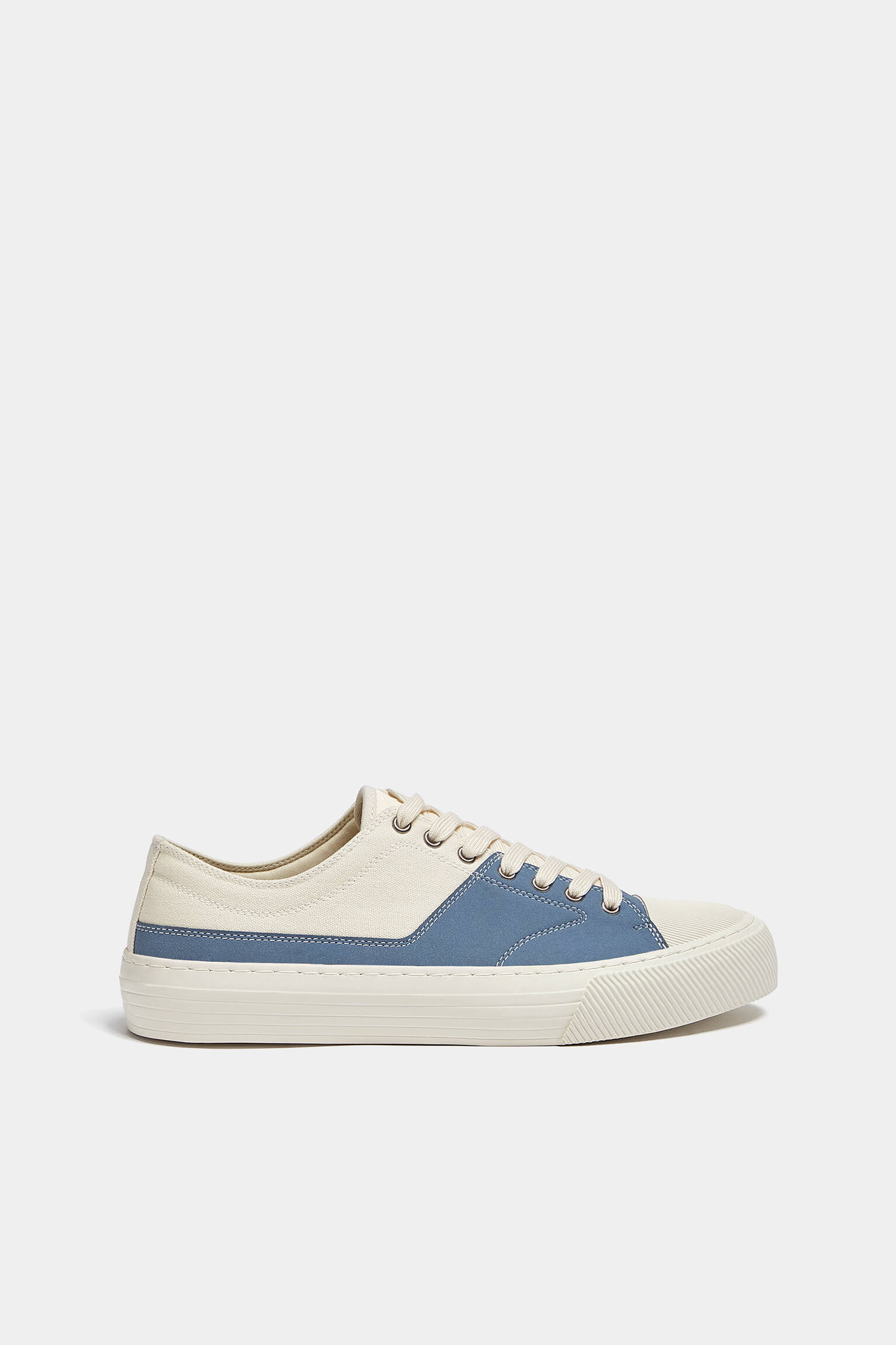 Tênis casuais contrastantes - Azul claro