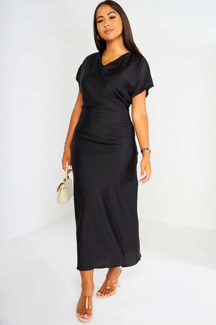 Robe noire longue satinée