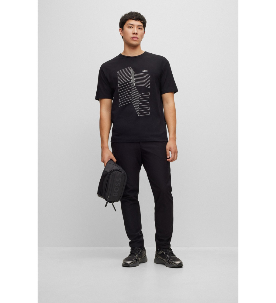 Camiseta preta com estampa do logotipo da BOSS