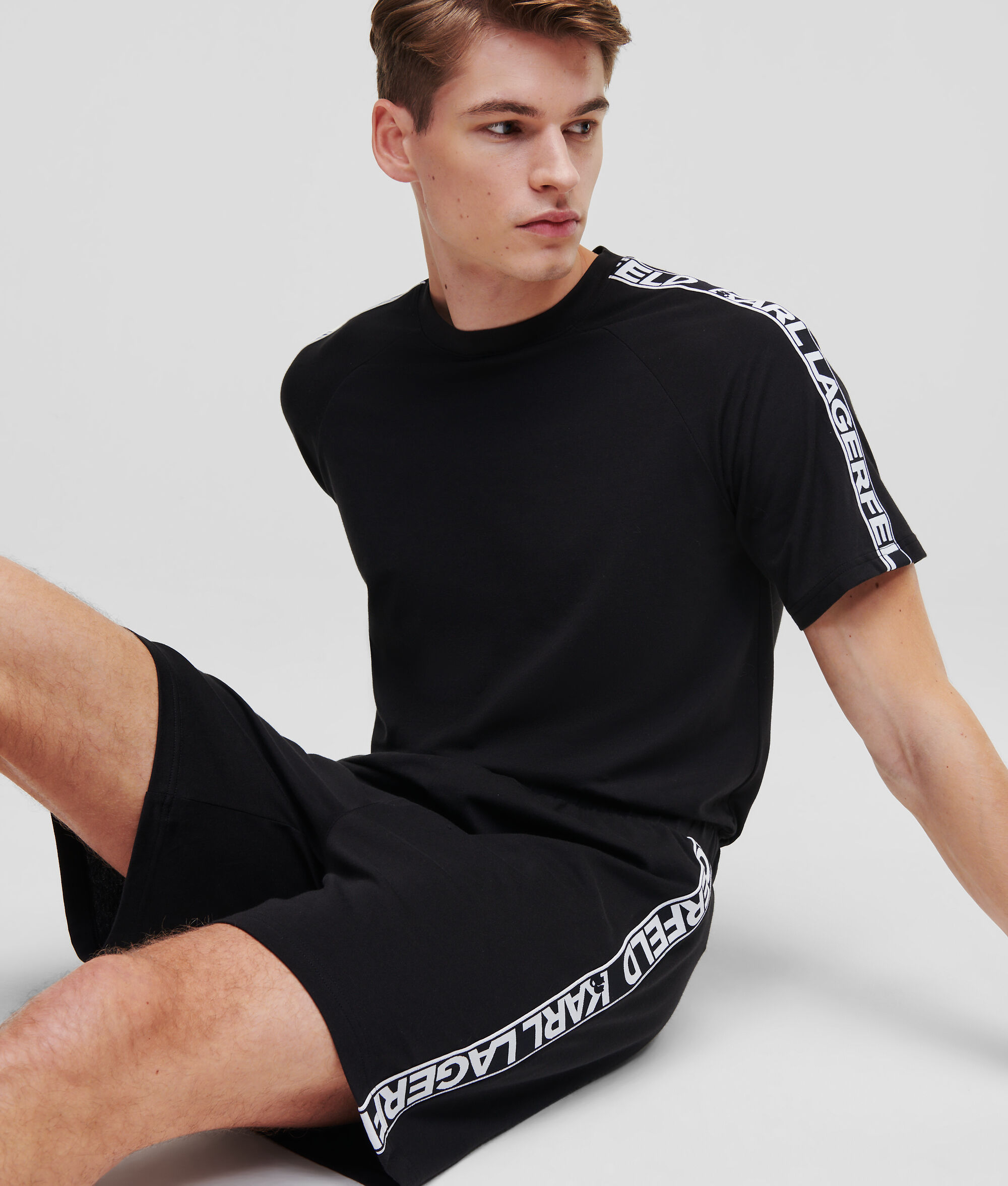 ENSEMBLE PYJAMA SHORT ET T-SHIRT AVEC LOGO KARL