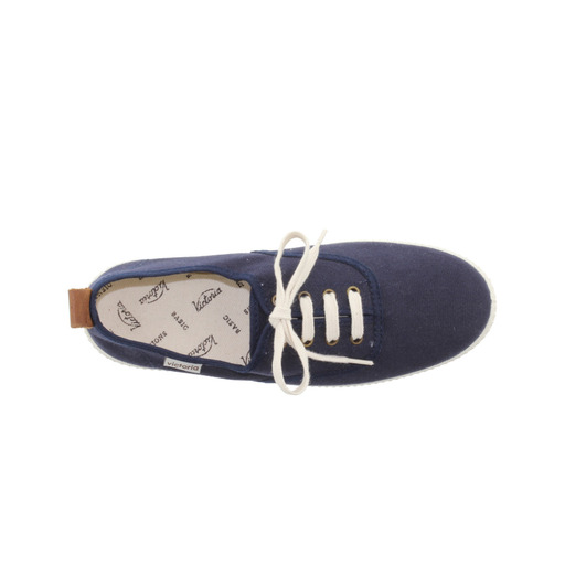 Sapatos Victoria 1915 retrô de lona, estilo inglês, com cadarços brancos e puxador traseiro.
