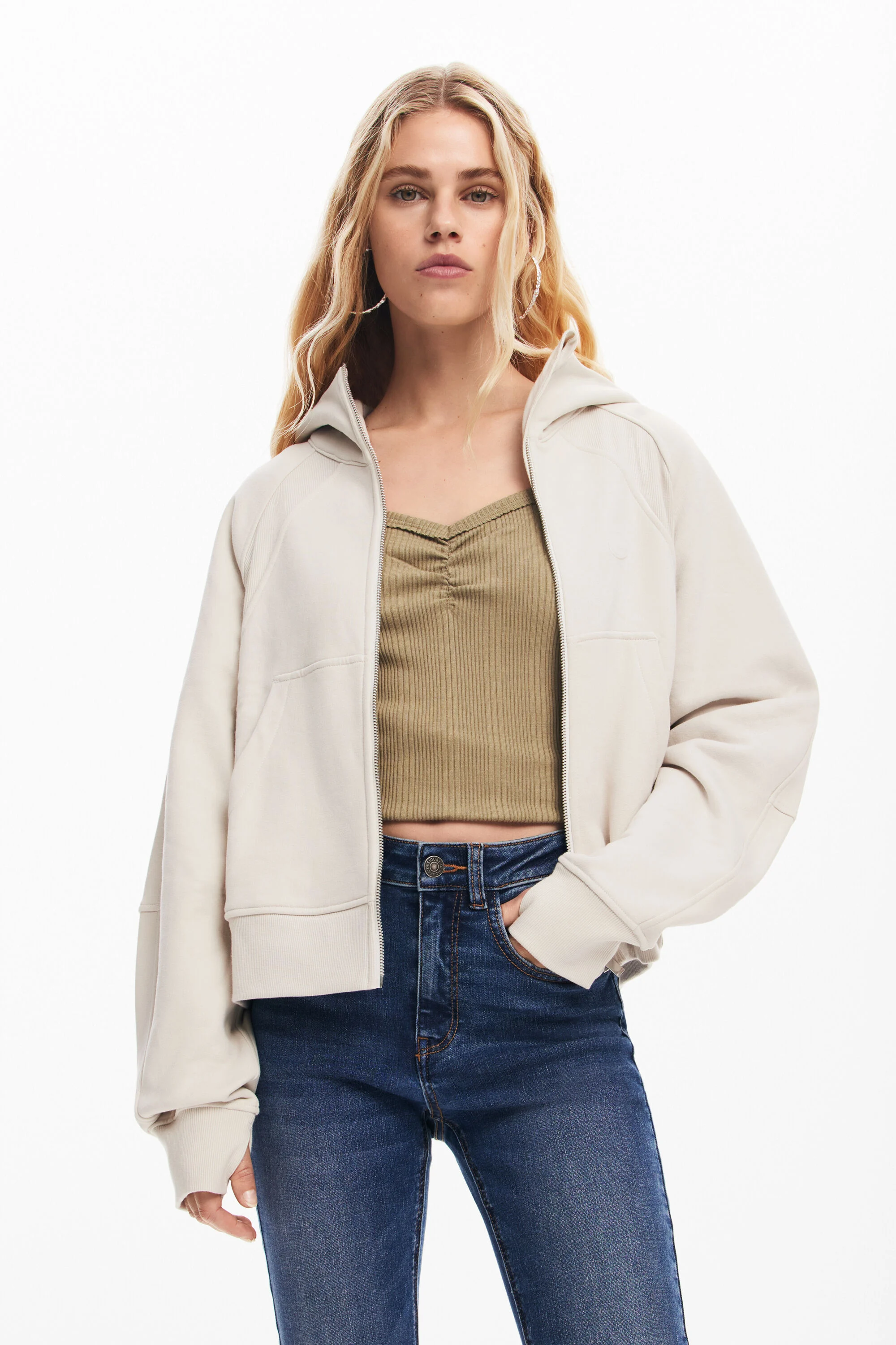 Calça jeans de corte reto com bolsos simples