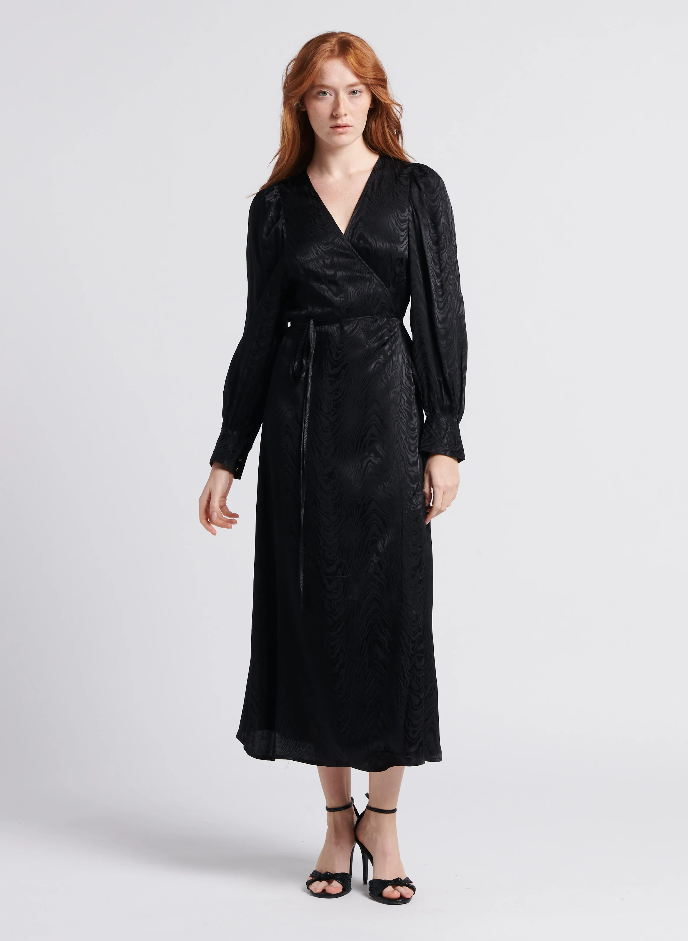 KALA - Robe longue portefeuille satinée | Noir