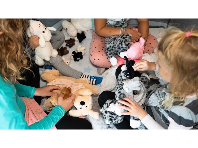 Mamanimals Kuscheltier Mama Hund & Babys 25 cm Hundemama mit 3 kleinen Babys