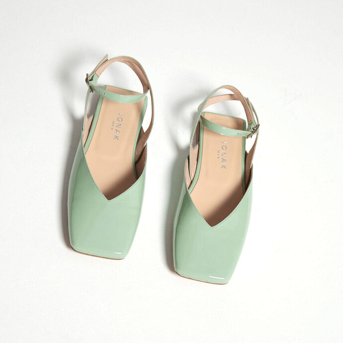Ballerines ouvertes à brides  en cuir vernis lagon