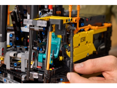 LEGO Volvo EC500 Hybrid graafmachine (42215)