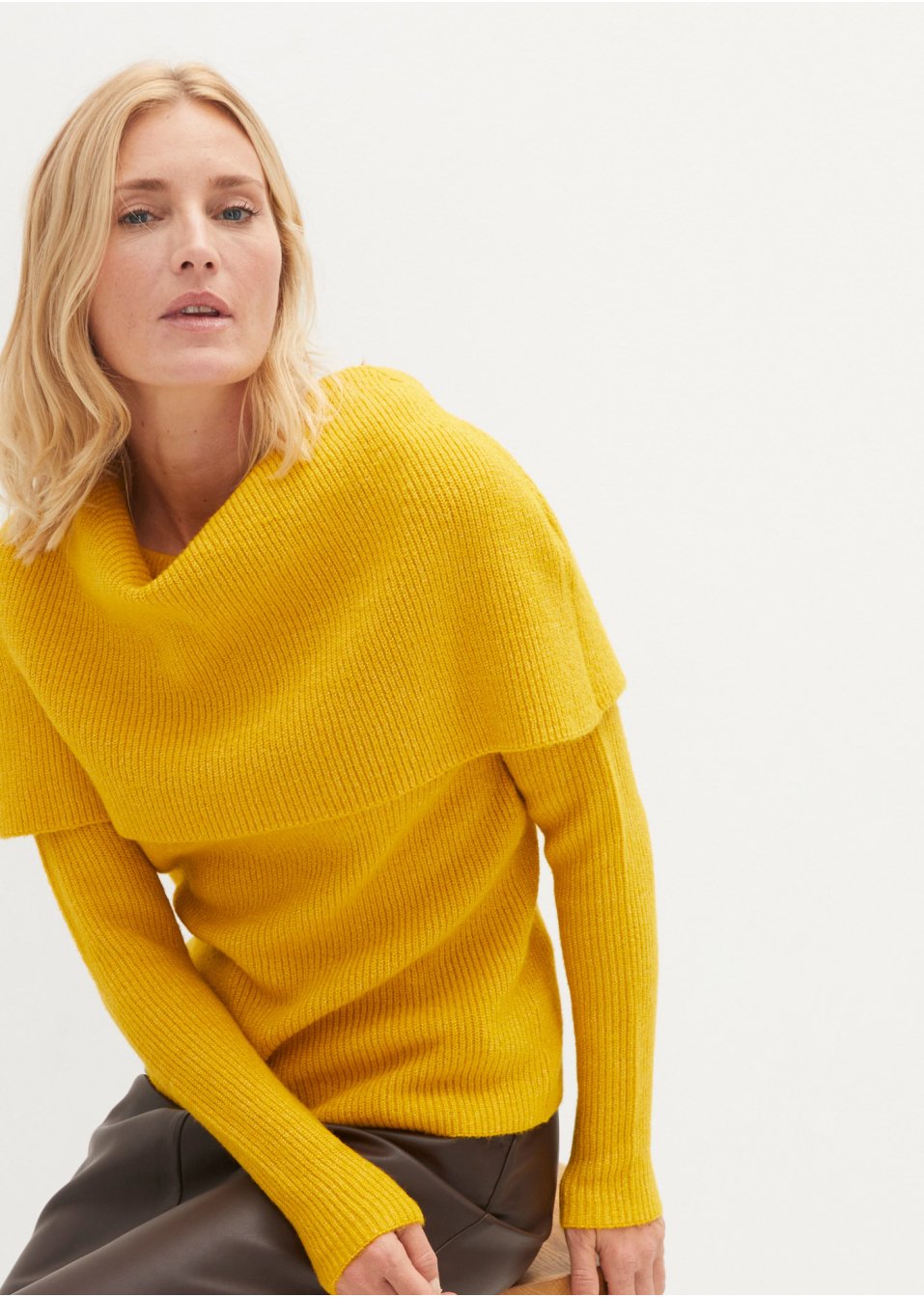 Pull avec empiècement cape modulable