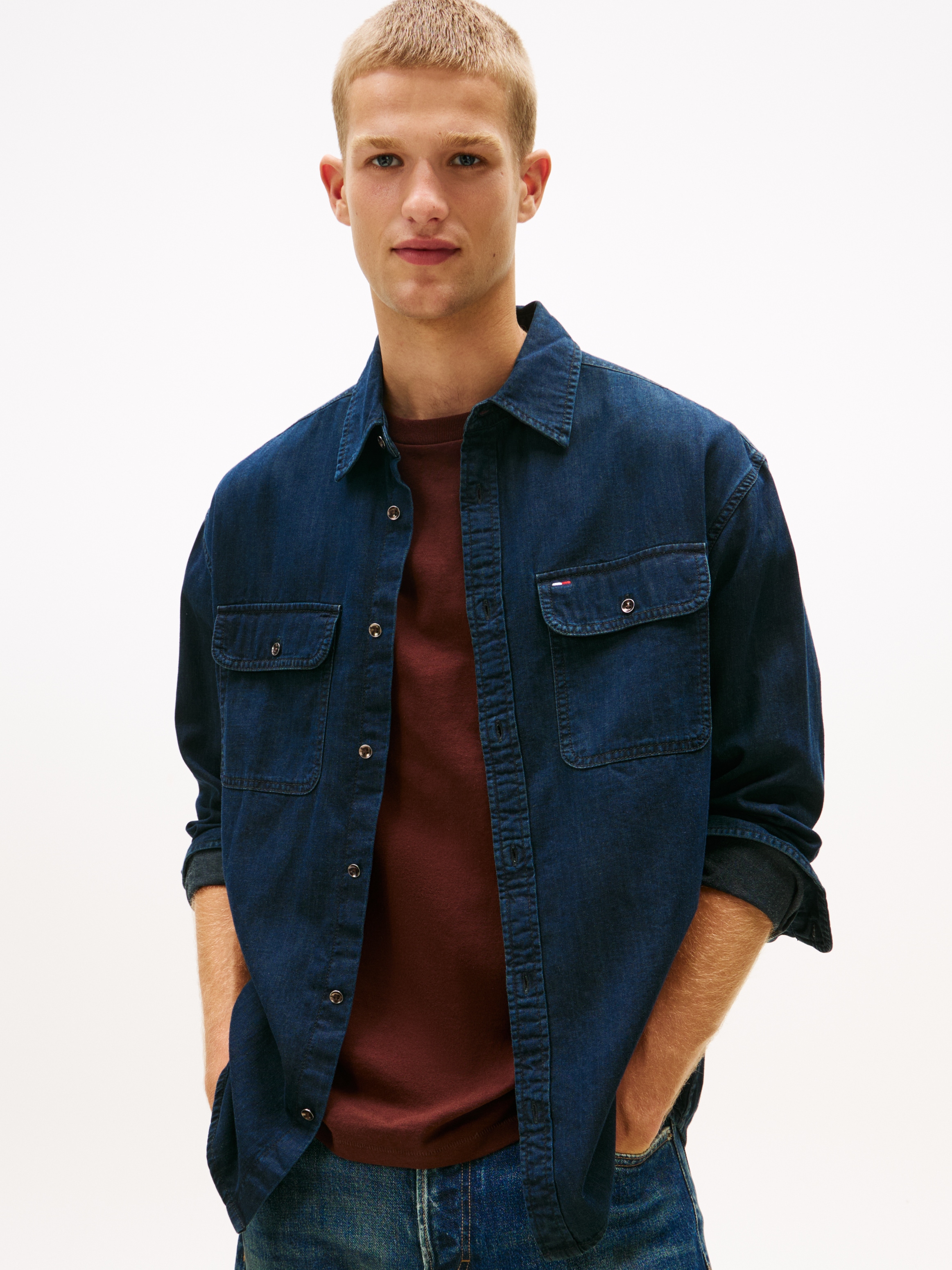 Tommy Jeans Jeanshemd »RELAXED DENIM SHIRT«, Relaxed fit mit Rundhalsausschnitt