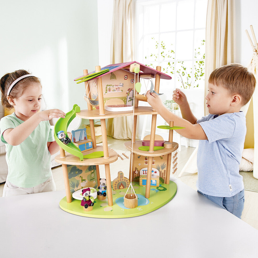 Hape poppenhuis met inrichting en pandafamilie