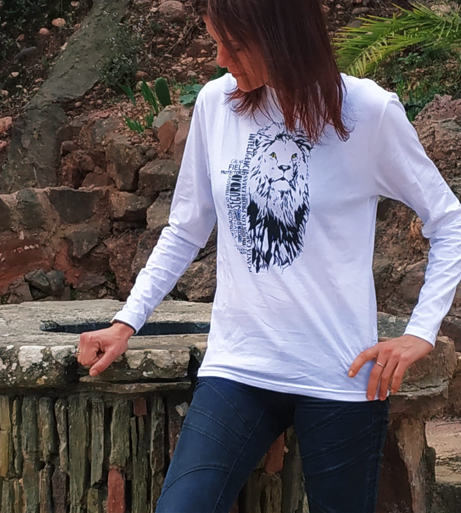 Camiseta unissex com estampa de leão, branca