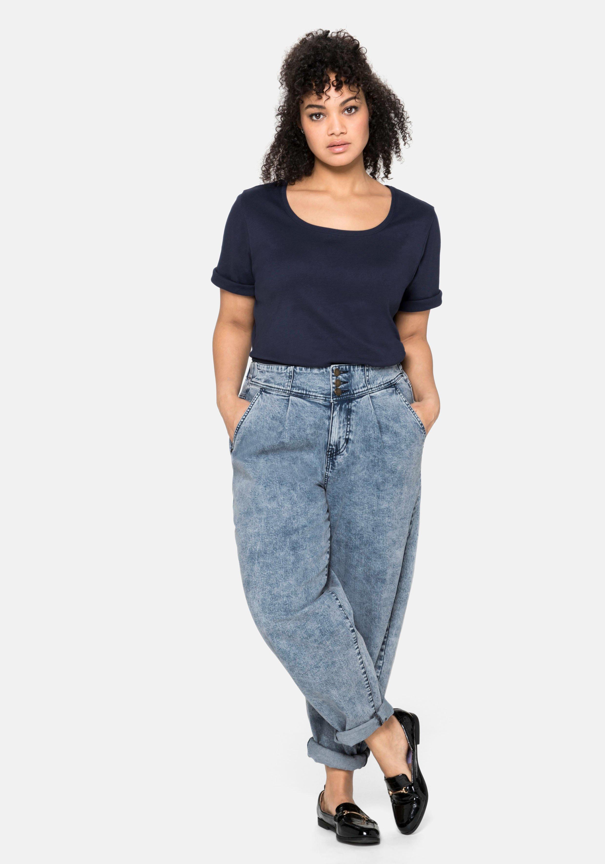 T-Shirt mit tiefem Ausschnitt und längerem Ärmel