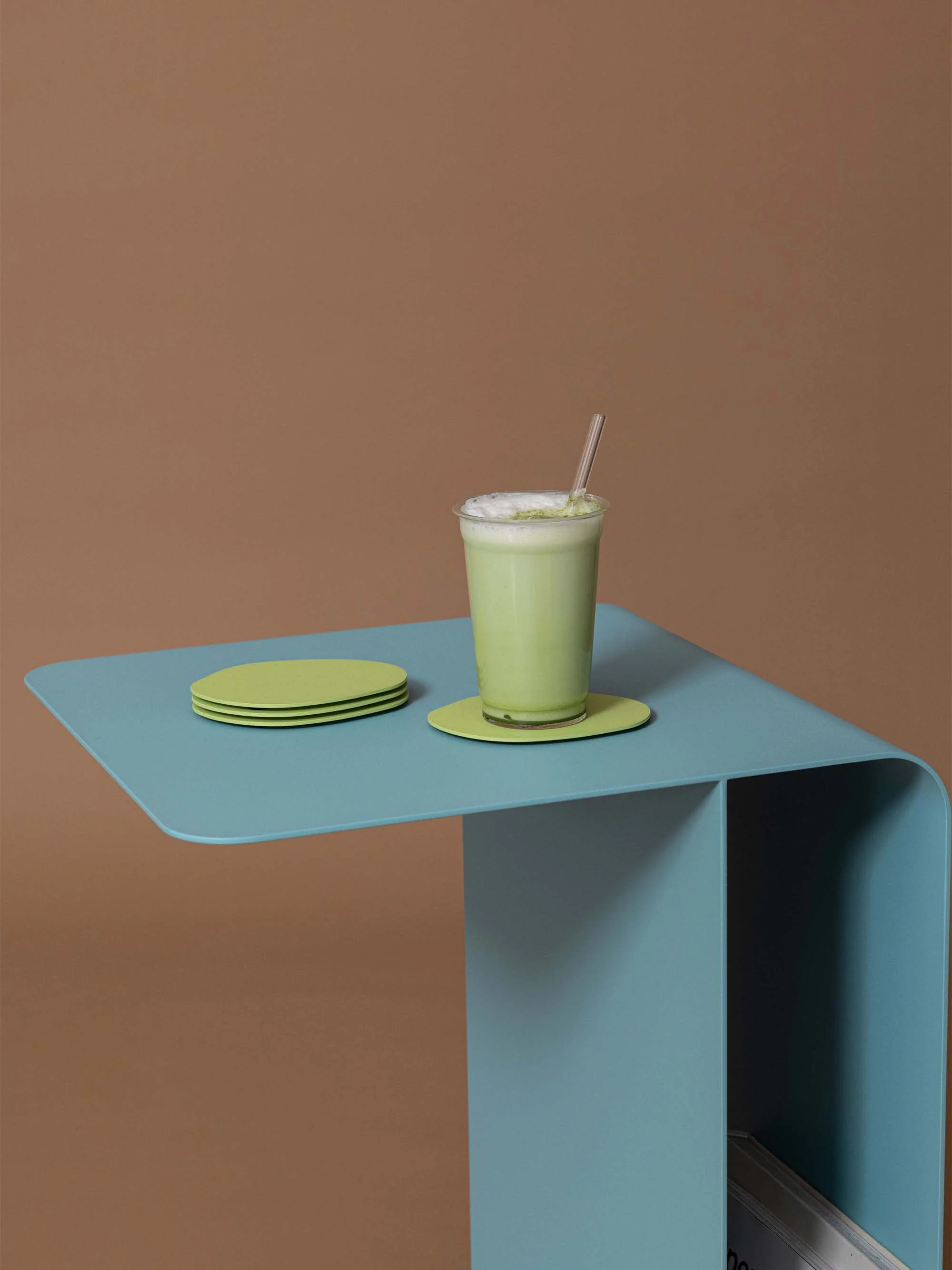 Handgemaakte bijzettafel Cosmo