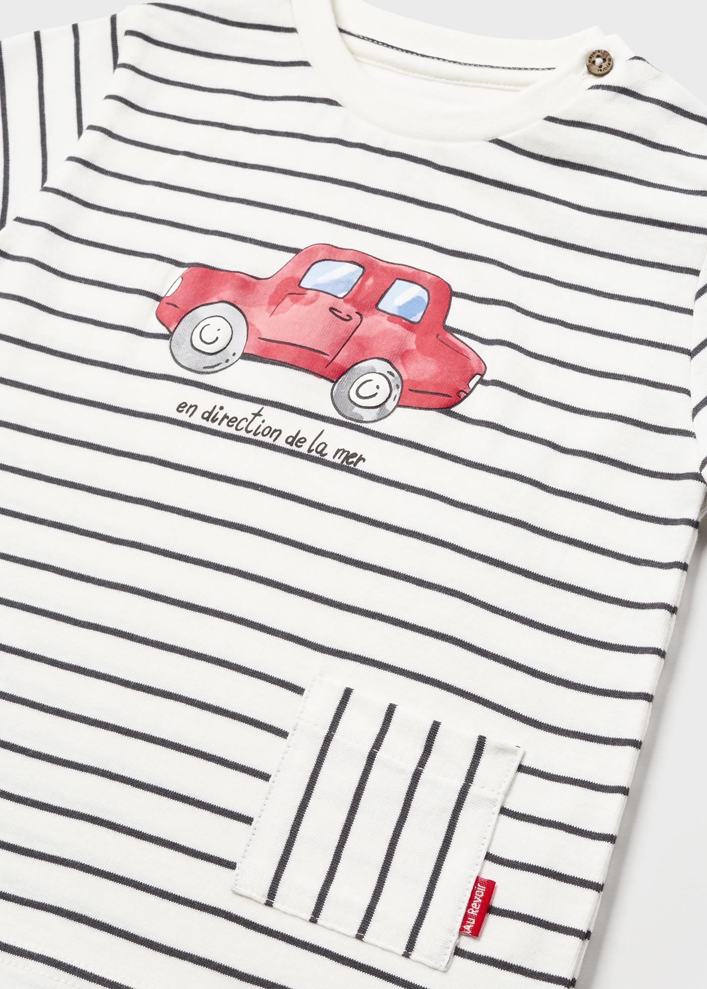 Camiseta infantil com estampa feita em algodão sustentável.