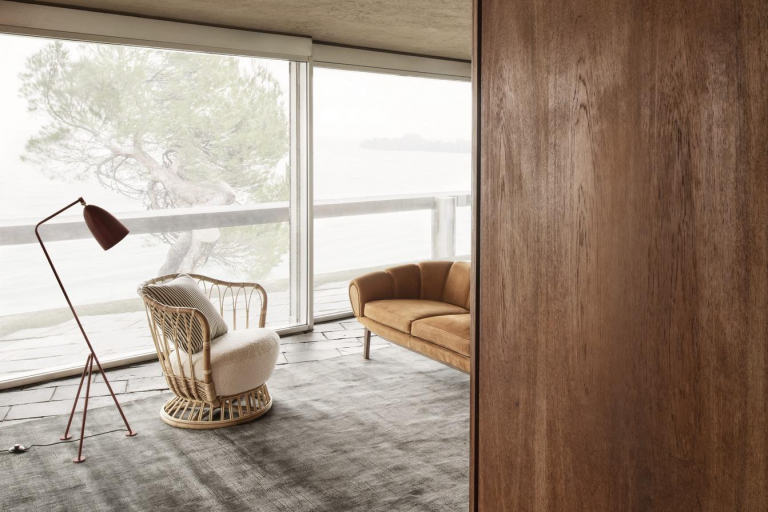 Gubi Croissant sofa eiken, Dedar Smila T1902