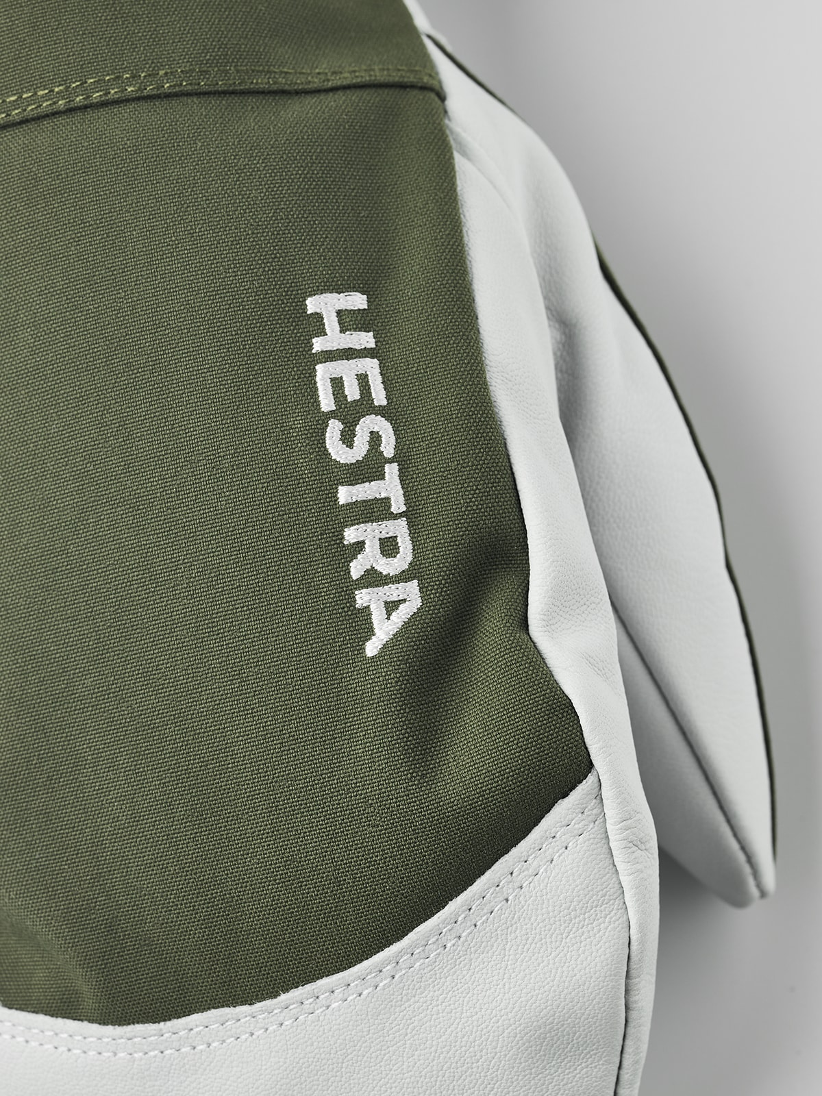 Hestra Army Leather Heli Ski Mitt<br>Supervarm med en rekke smarte funksjoner!