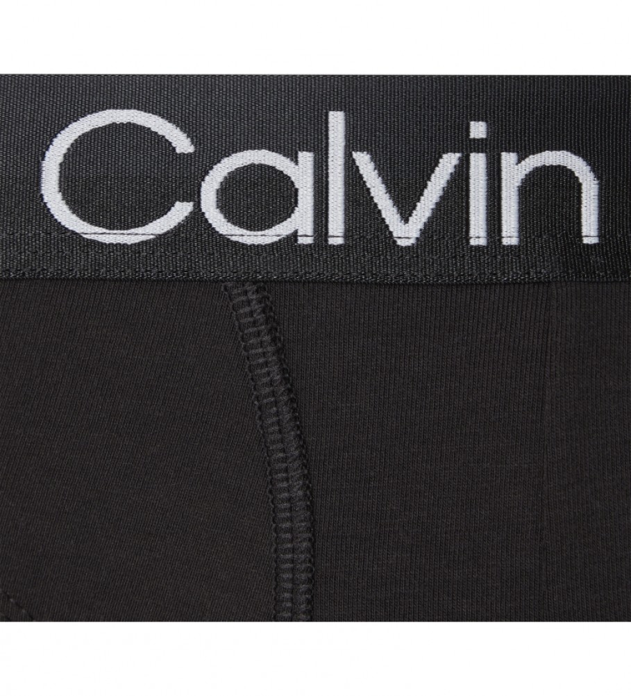 Conjunto Calvin Klein com 3 camisolas Modern Structure nas cores preto, branco e cinza.