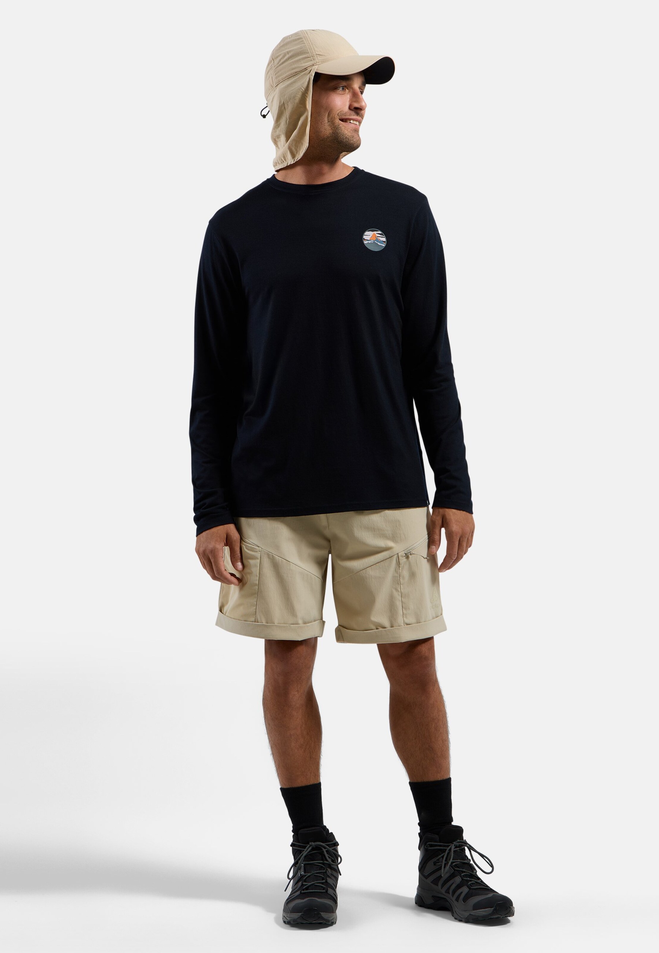 Essentials Cargoshorts in agate gray.