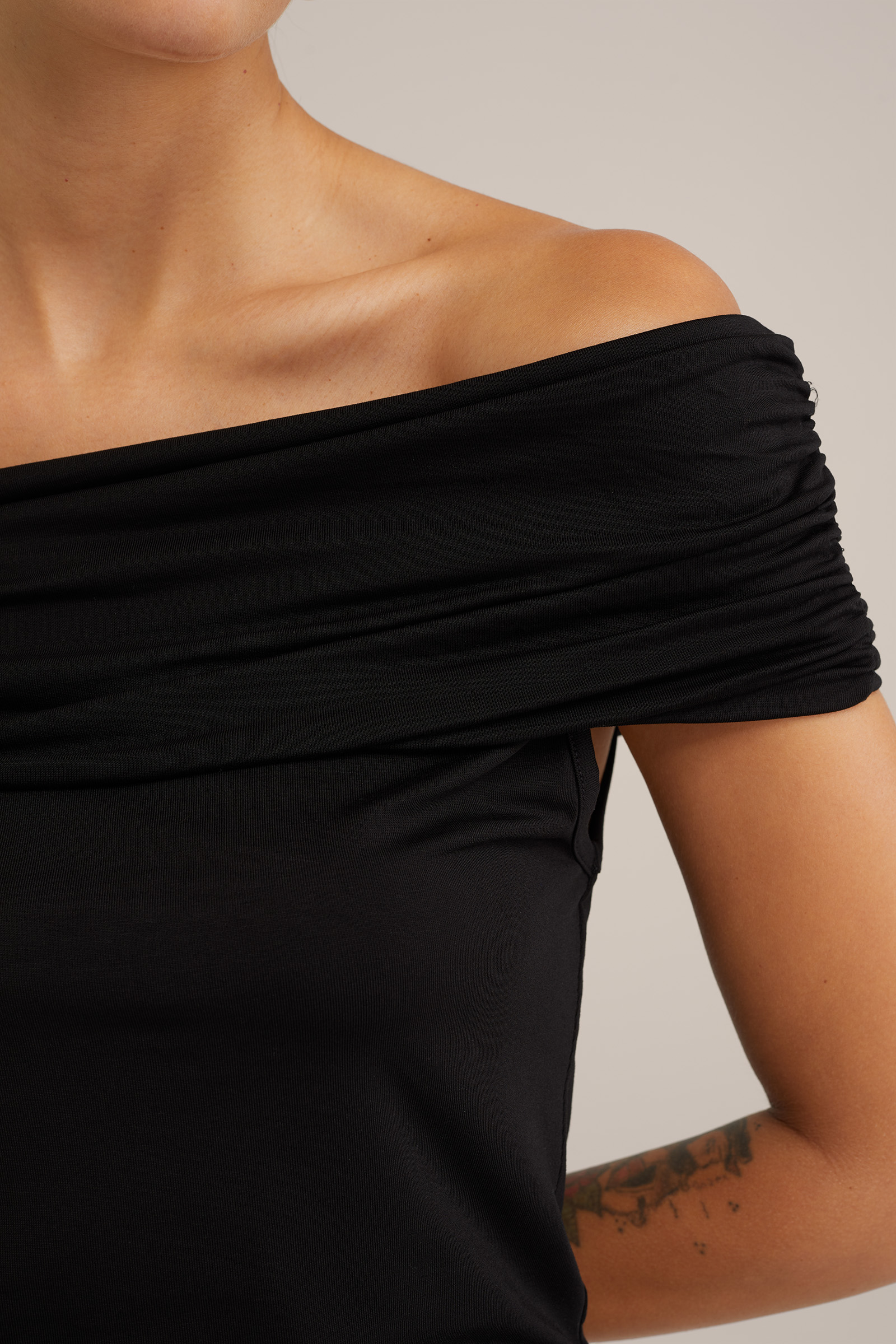 off-shoulder top WE Studio Zwart