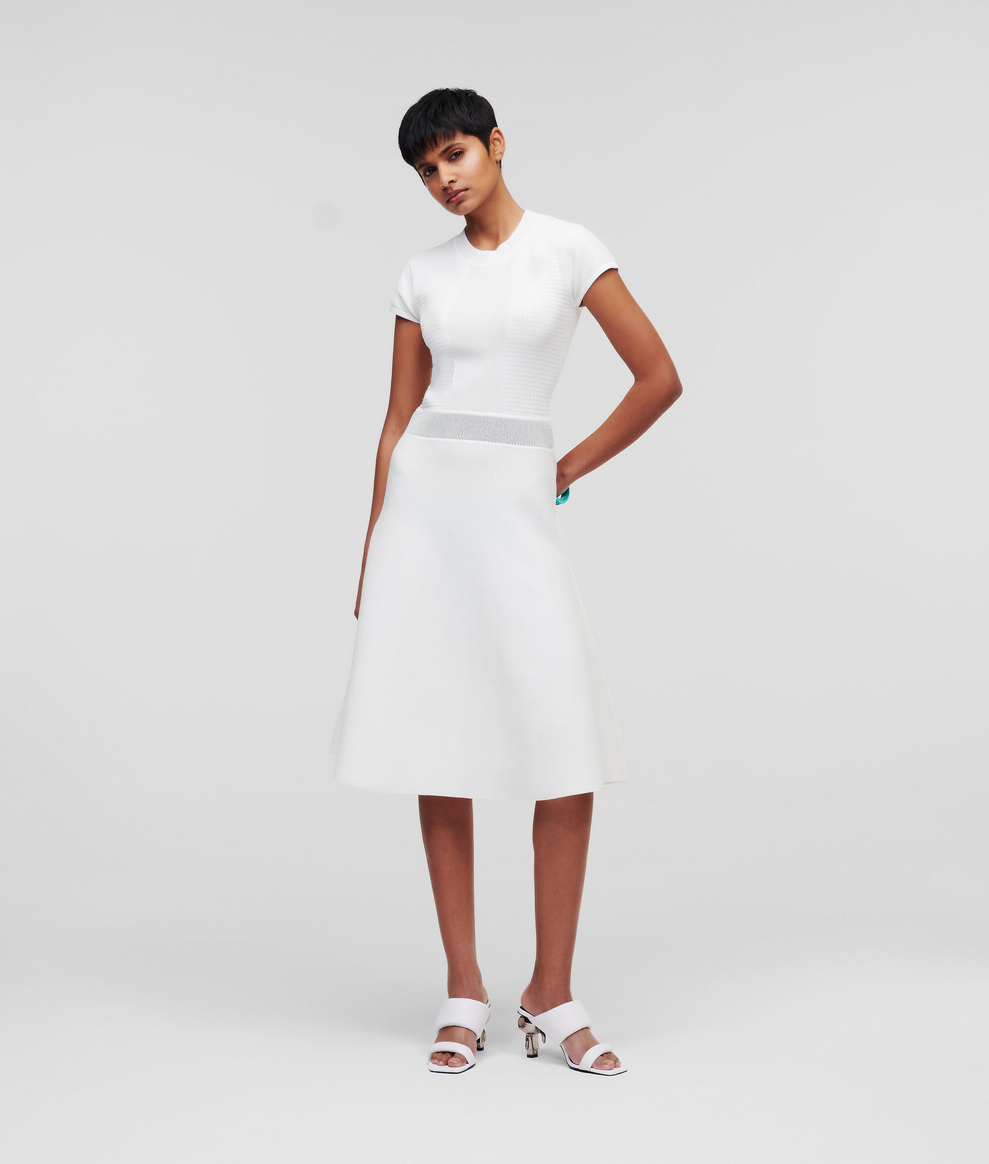 ROBE TRICOT À MANCHES COURTES