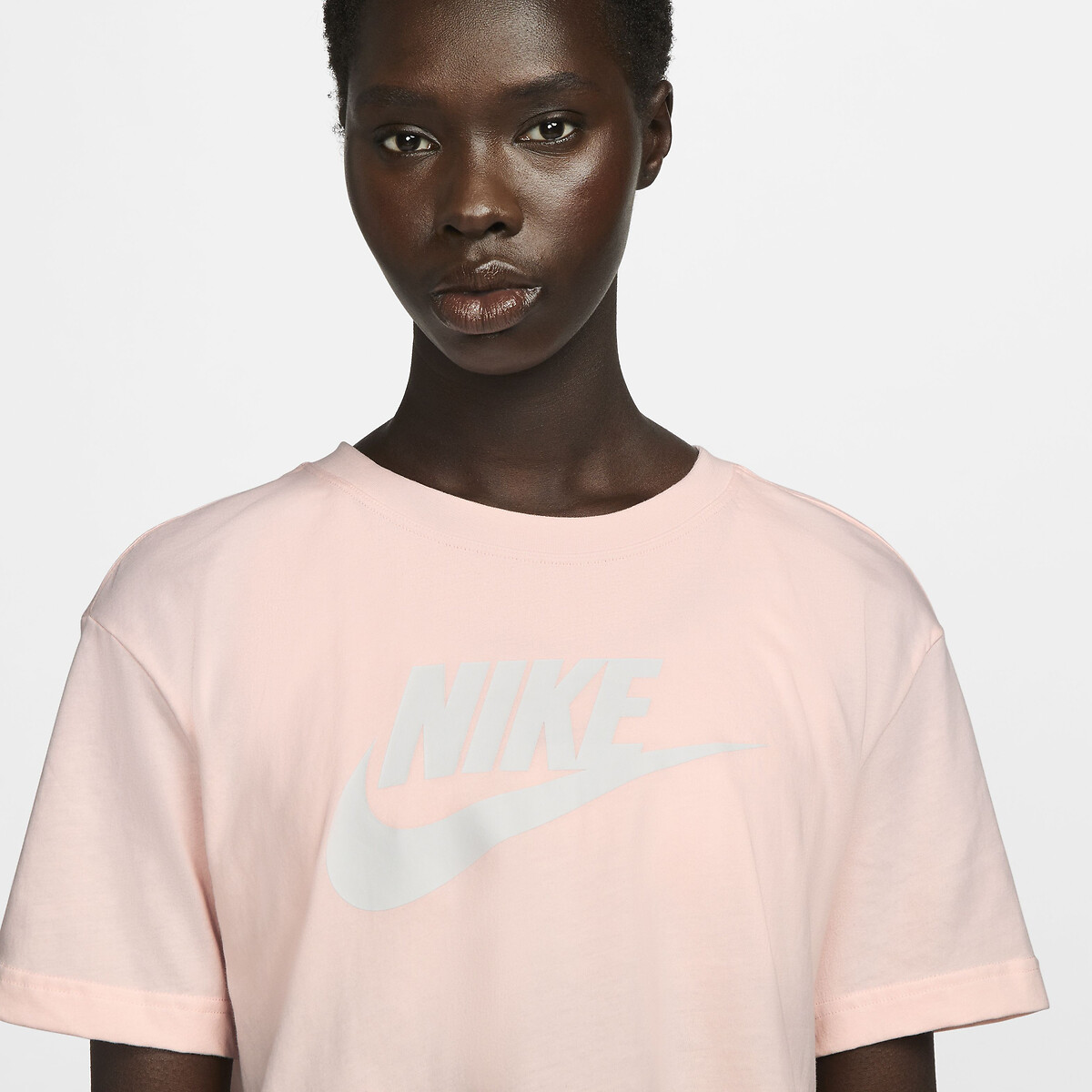 NIKE<br>Top cropped Sportswear Essential com logo