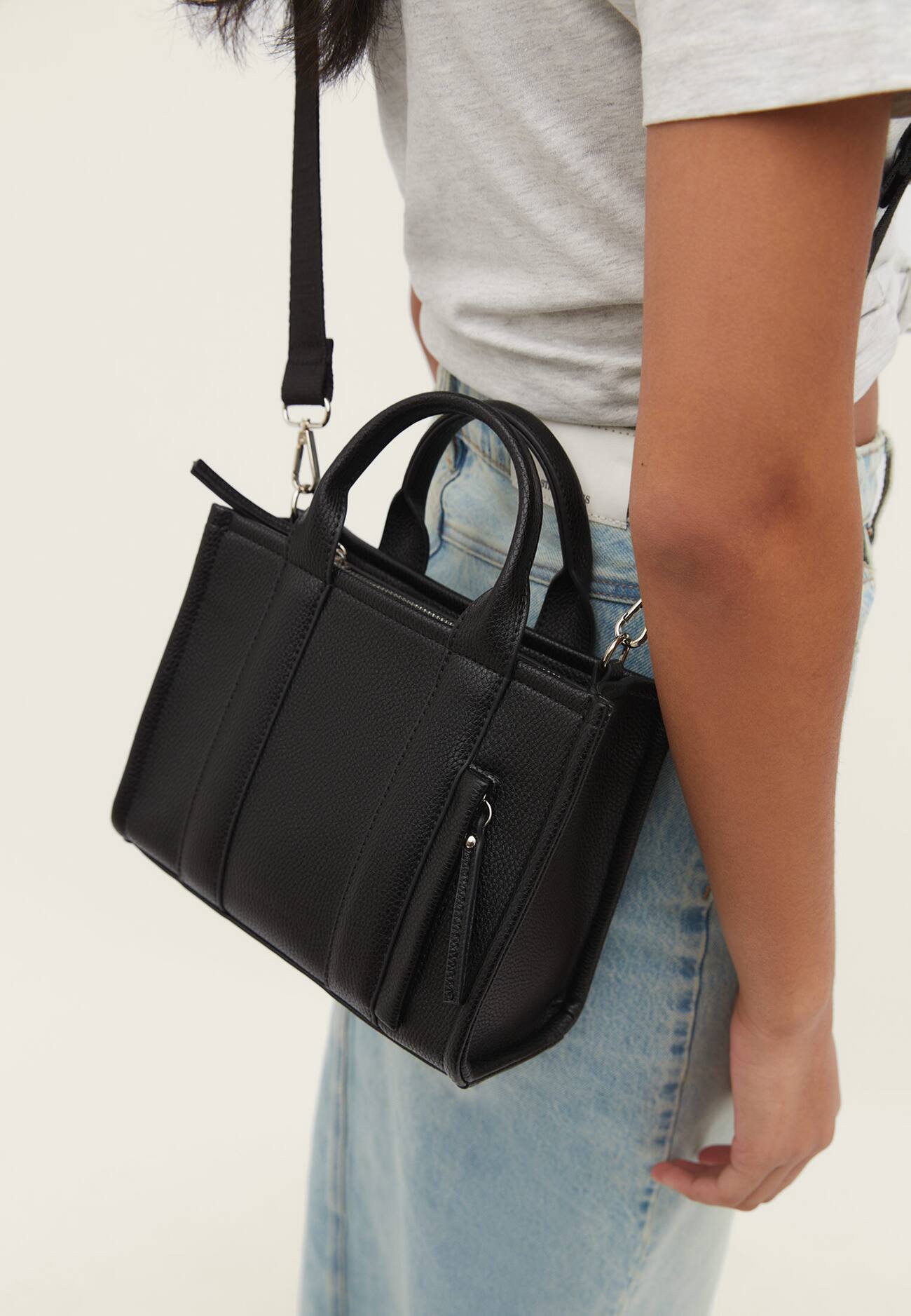 Bolsa tote pequena em couro sintético