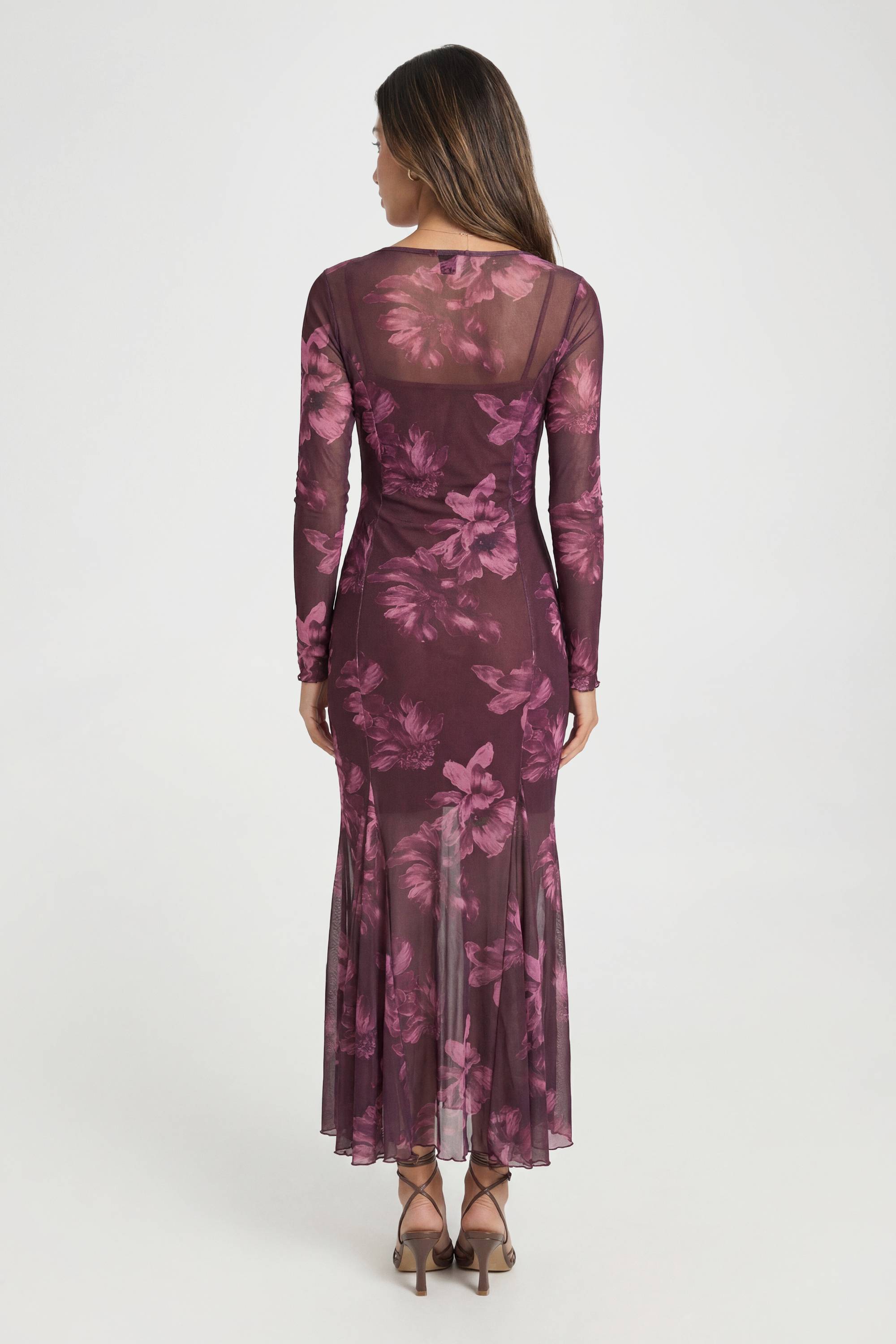 boohoo Robe Midaxi Grande Taille À Imprimé Floral Avec Encolure Bardot Et Bas Évasé
