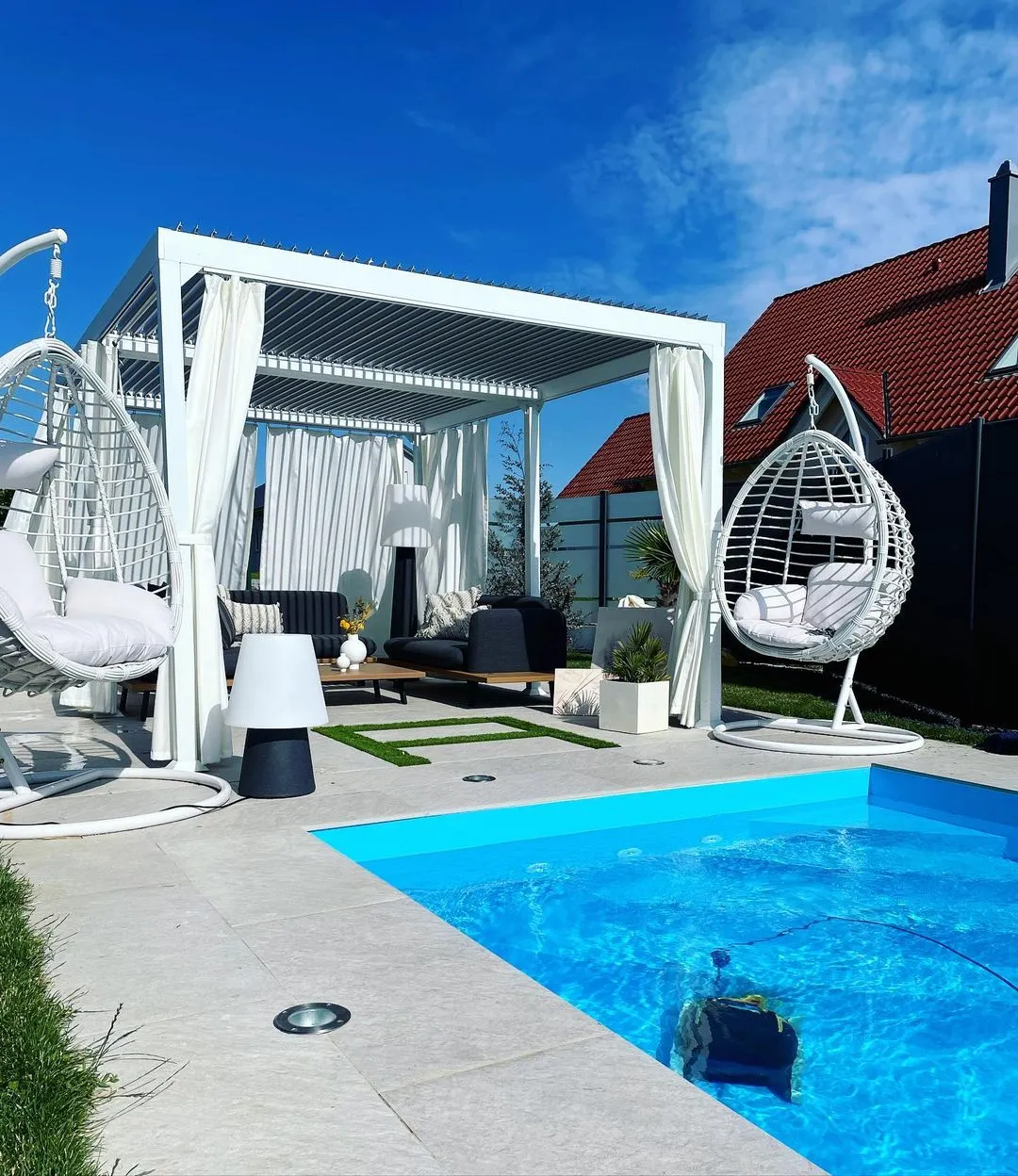 Hangstoel met standaard FANO PE rotan Wit