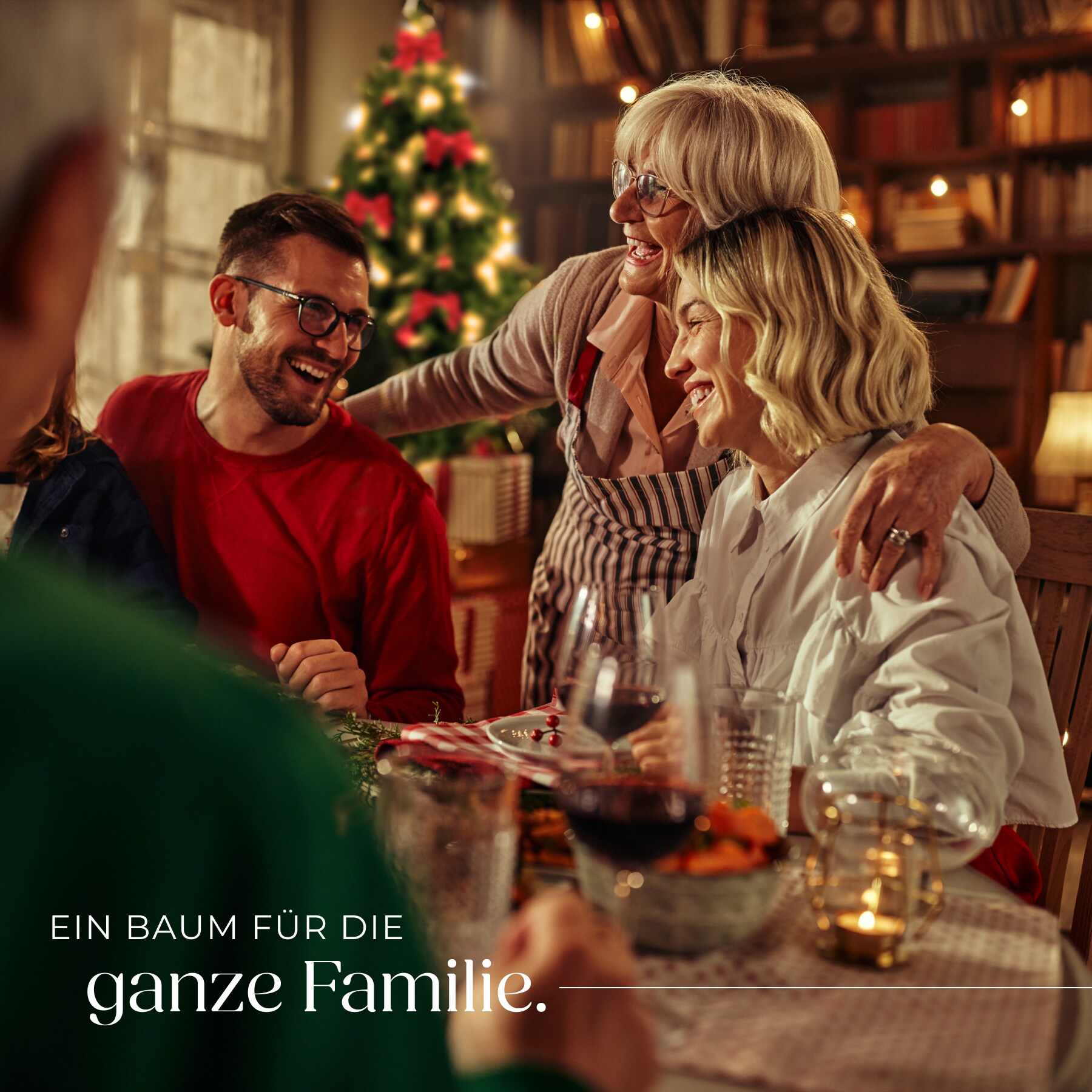 tectake® Weihnachtsbaum , künstlich in Grün, mit dichten Nadeln, formbar mit viel Volumen, pulverbeschichteter Metallständer mit Kunststoffkappen