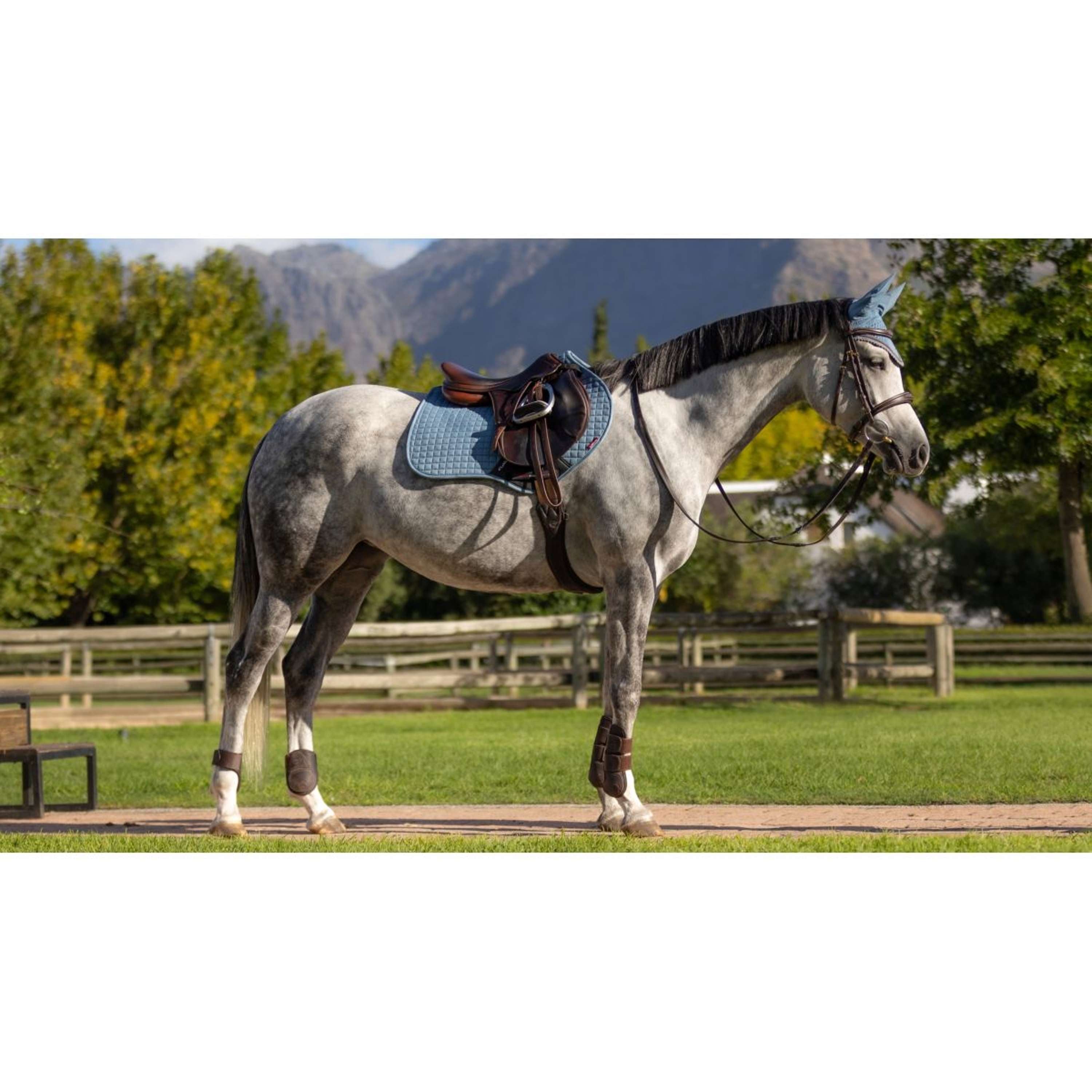 LeMieux Zadeldekje Suede Square Close Contact Ice Blue