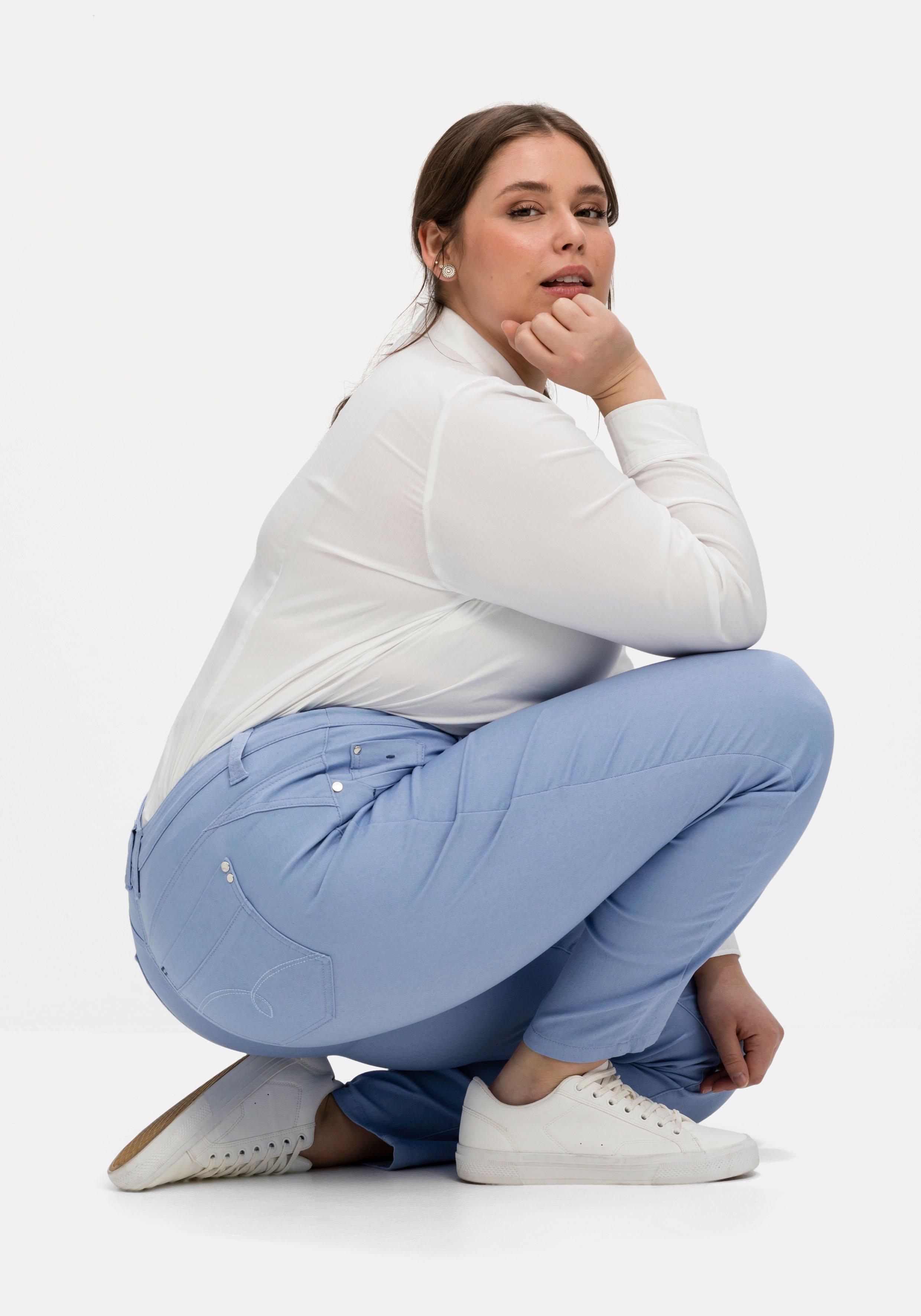 Schmale Hose im Coloured-Denim-Look