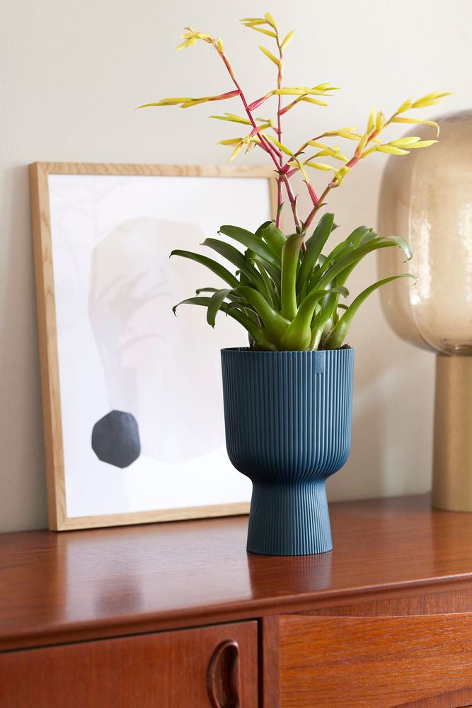 Elho bloempot op voet Vibes blauw D 13,9 H 21 cm