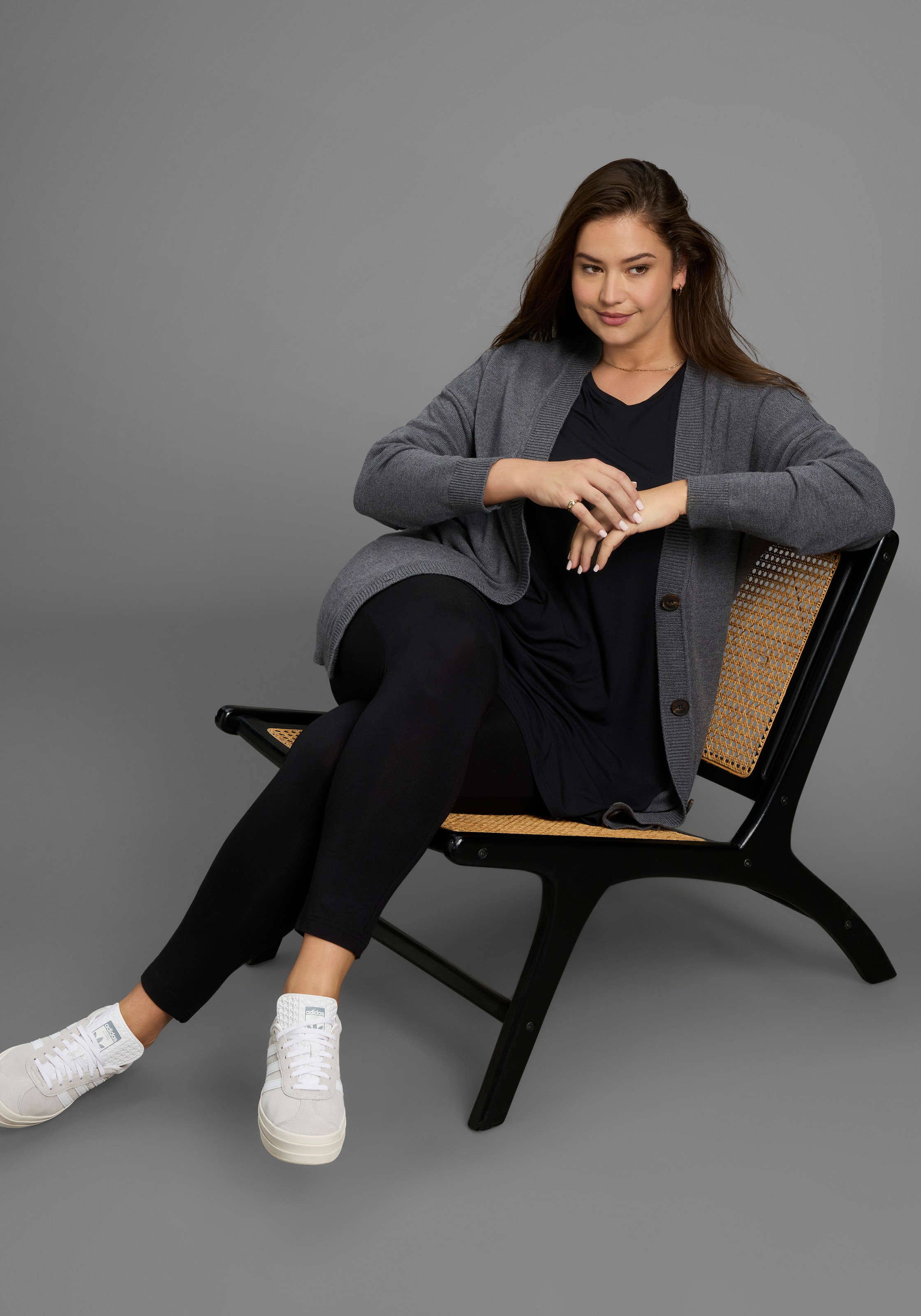 Laura Scott CURVE Strickjacke in kuscheligem Feinstrick und hüftbedeckender Passform - GROSSE GRÖSSE