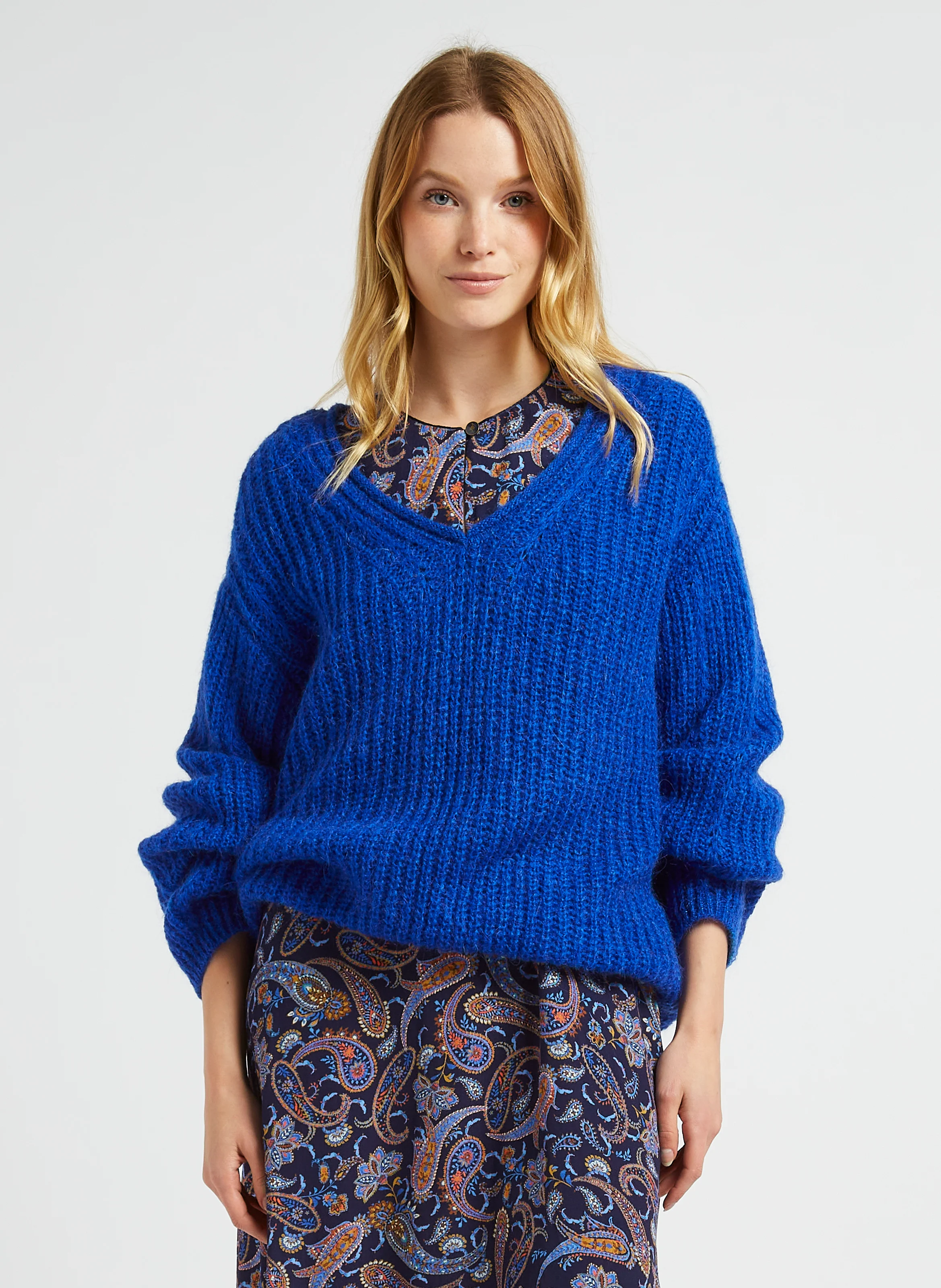 TING - Pull ample col V en maille | Bleu