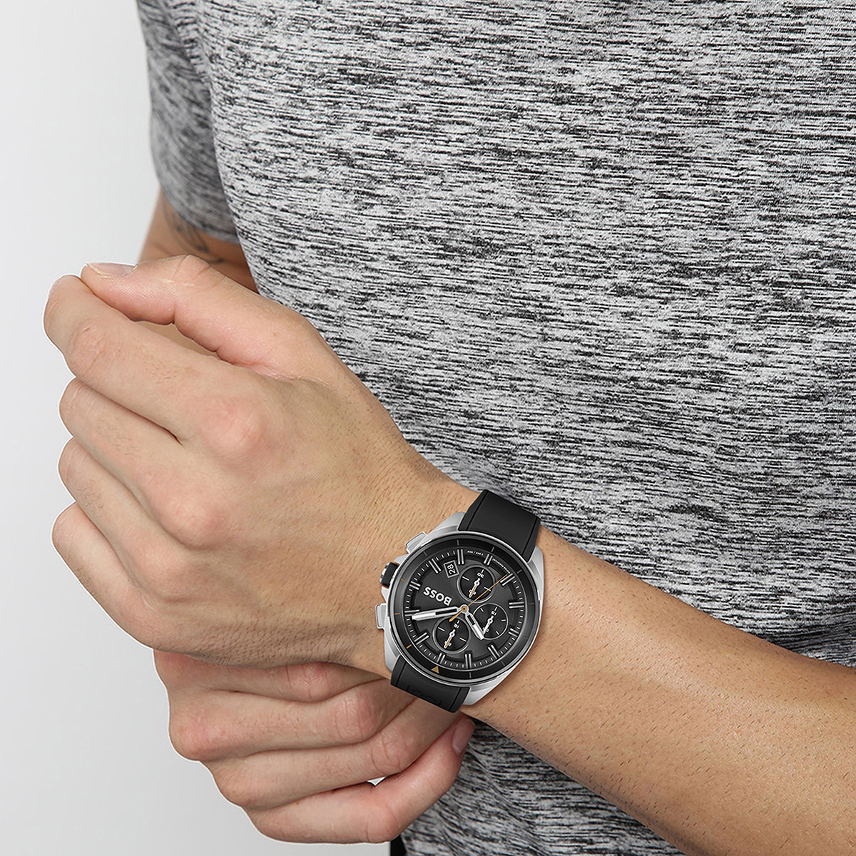 Montre Boss homme acier bracelet silicone noir